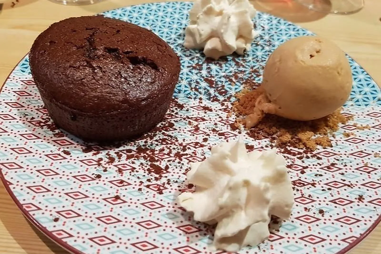 Cafés et Restaurants, RESTAURANTS - SAINT-ETIENNE (LOIRE) : UN ÉLÉPHANT DANS UN JEU DE QUILLES