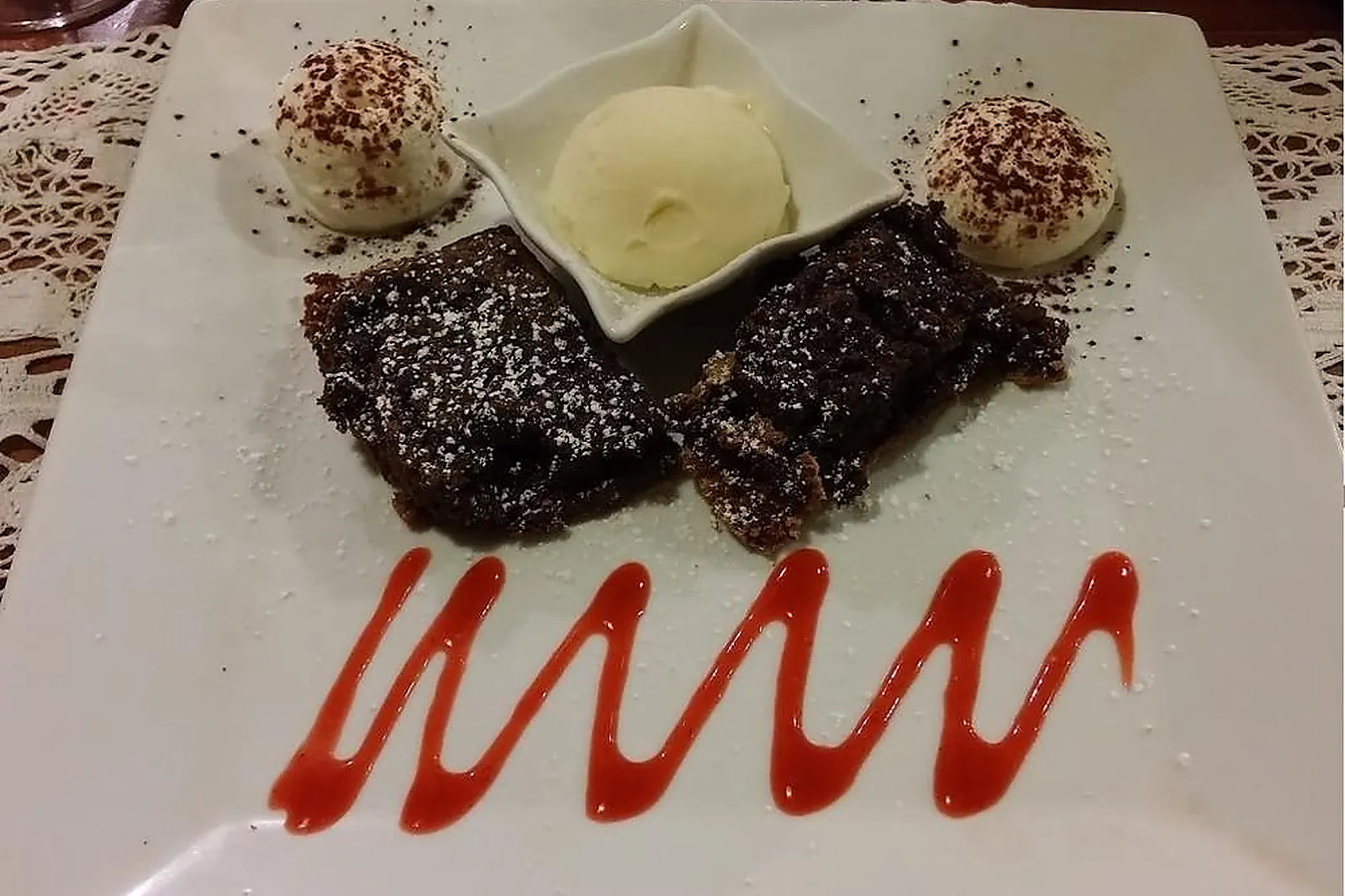 Cafés et Restaurants, RESTAURANTS - SAINT-ETIENNE (LOIRE) : UN ÉLÉPHANT DANS UN JEU DE QUILLES