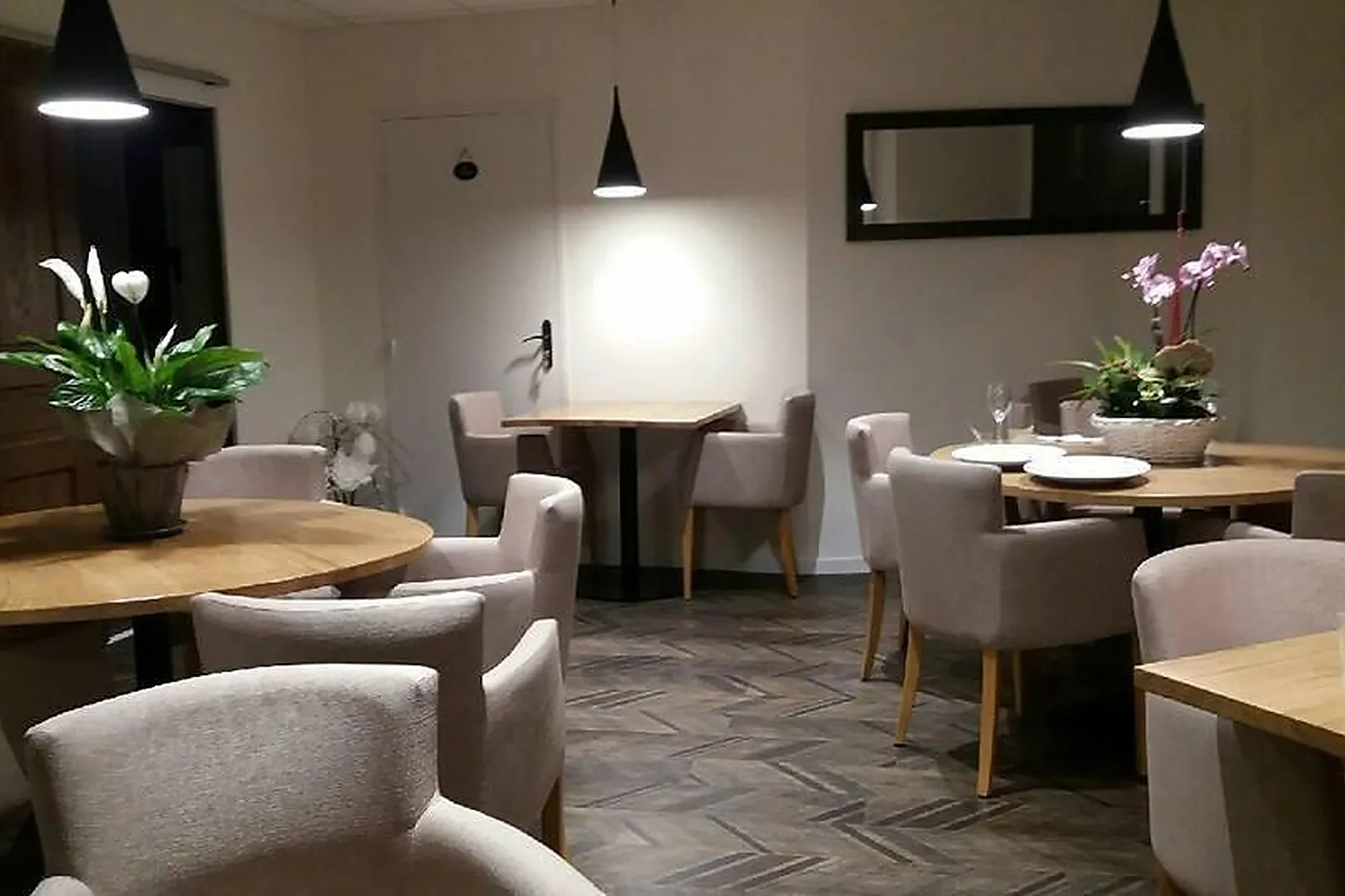 Cafés et Restaurants, RESTAURANTS - SAINT-FLOUR (CANTAL) : FOLIE DES SENS