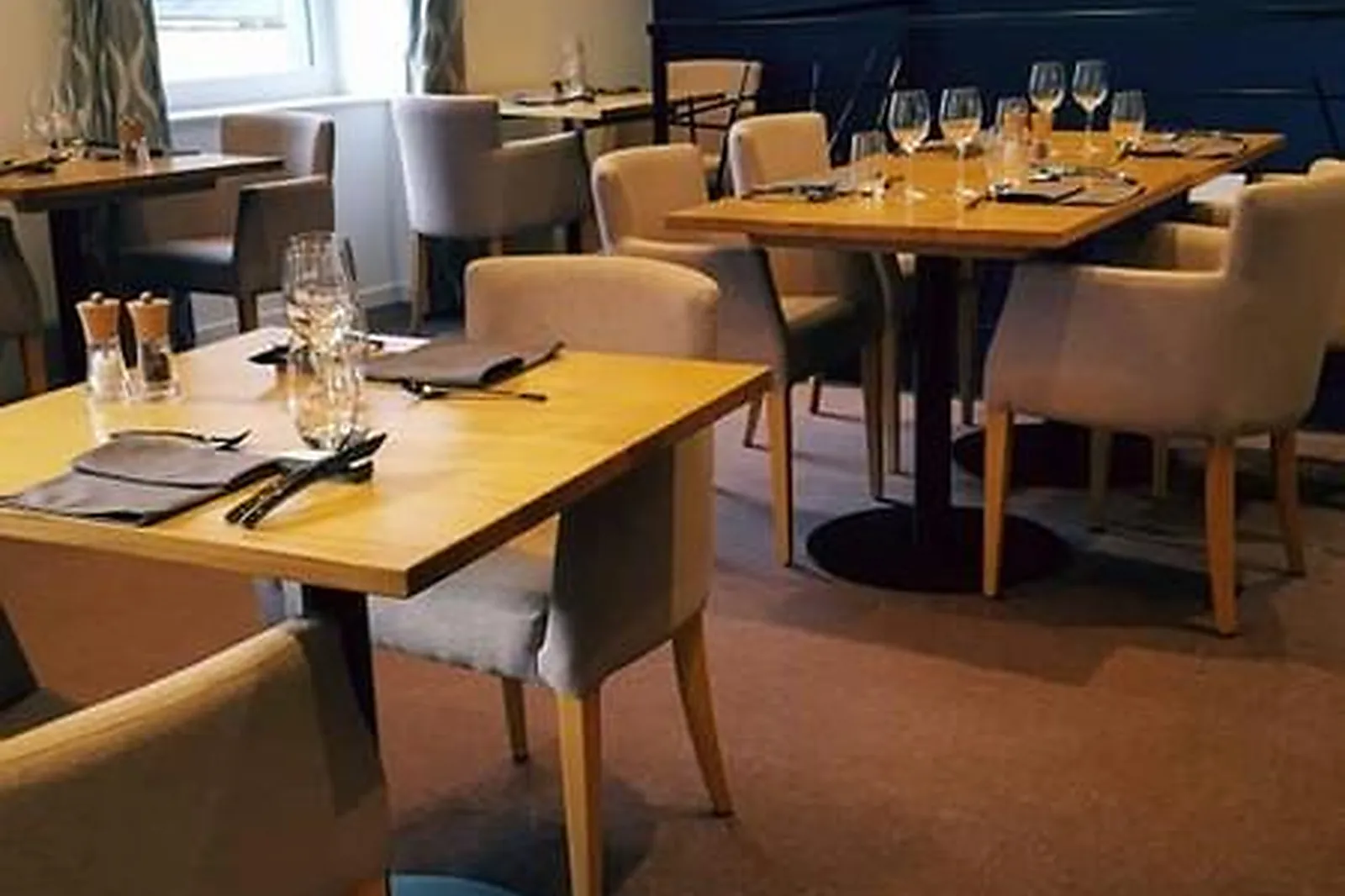 Cafés et Restaurants, RESTAURANTS - SAINT-FLOUR (CANTAL) : FOLIE DES SENS