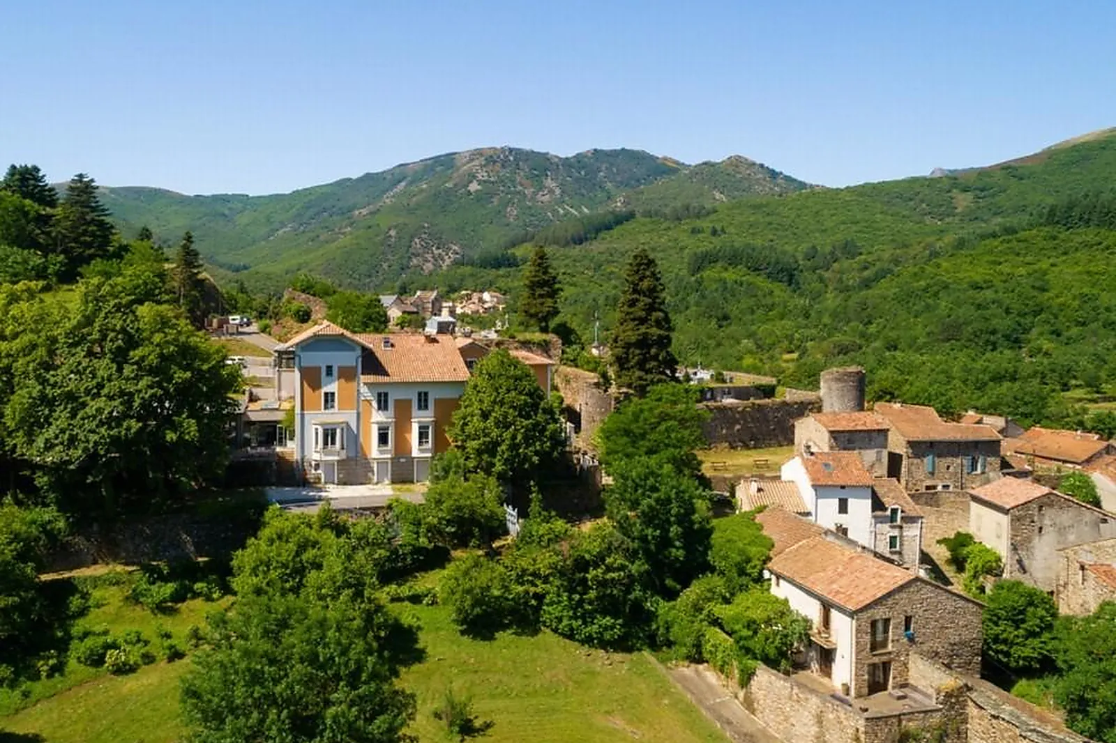 Cafés et Restaurants, RESTAURANTS - SAINT-GERVAIS-SUR-MARE (HÉRAULT) : LL&RSQUO;ORTENSIA