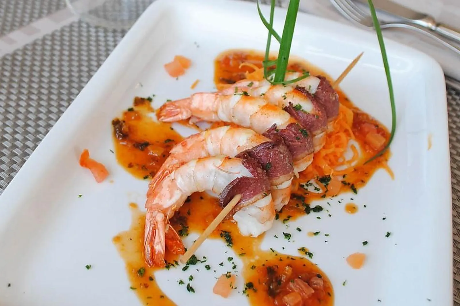 Cafés et Restaurants, RESTAURANTS - SAINT-HILAIRE-DE-RIEZ (VENDÉE) : LE LAMPARO RESTAURANT