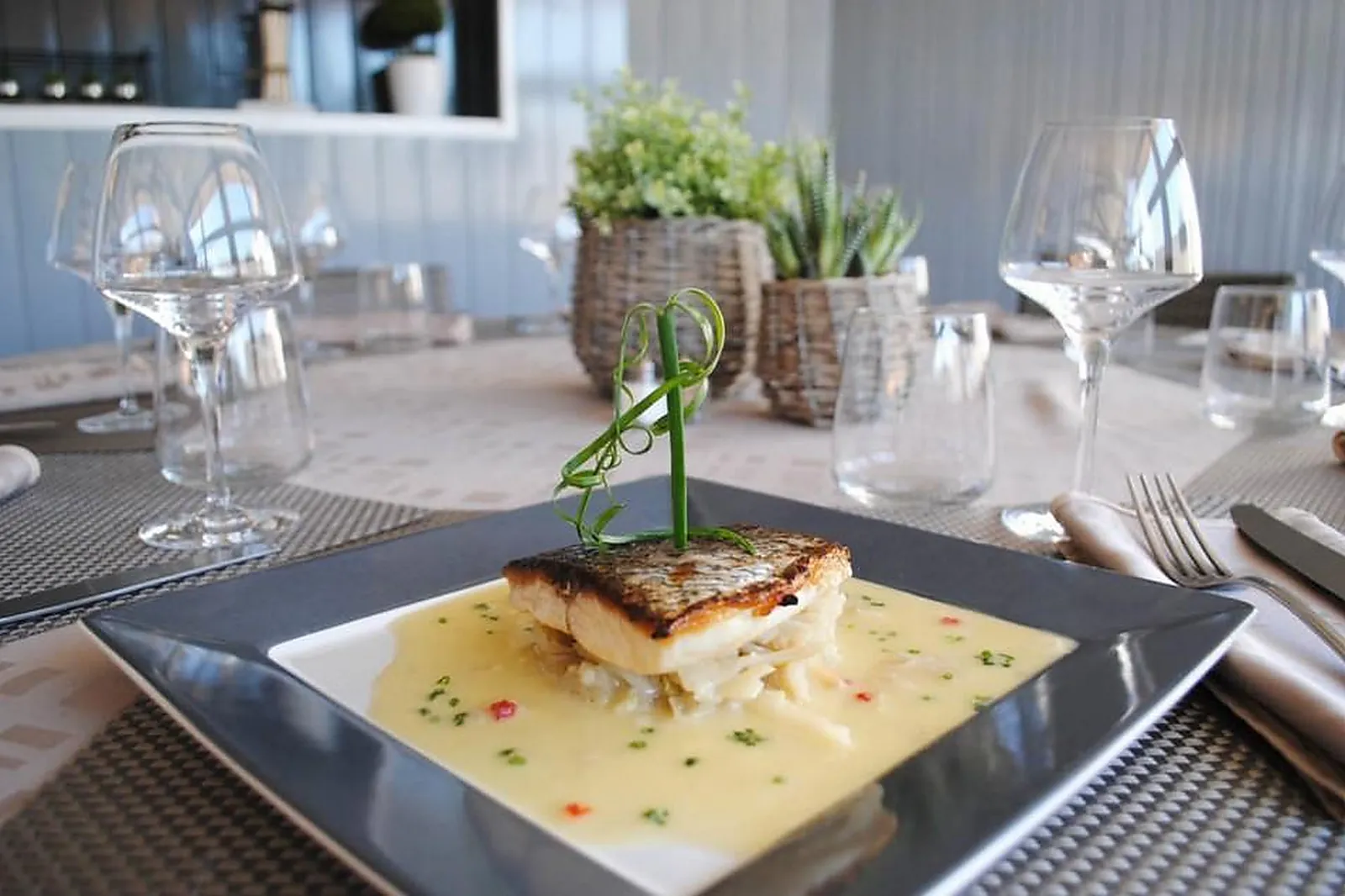 Cafés et Restaurants, RESTAURANTS - SAINT-HILAIRE-DE-RIEZ (VENDÉE) : LE LAMPARO RESTAURANT