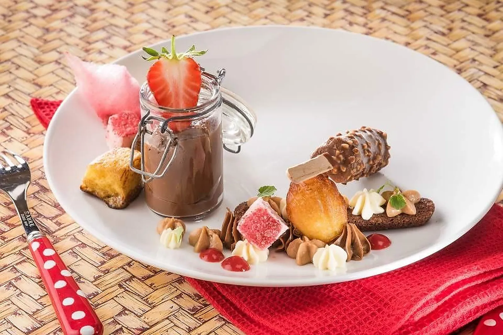 Cafés et Restaurants, RESTAURANTS - SAINT-JULIEN-CHAPTEUIL (HAUTE-LOIRE) : MAISON VIDAL