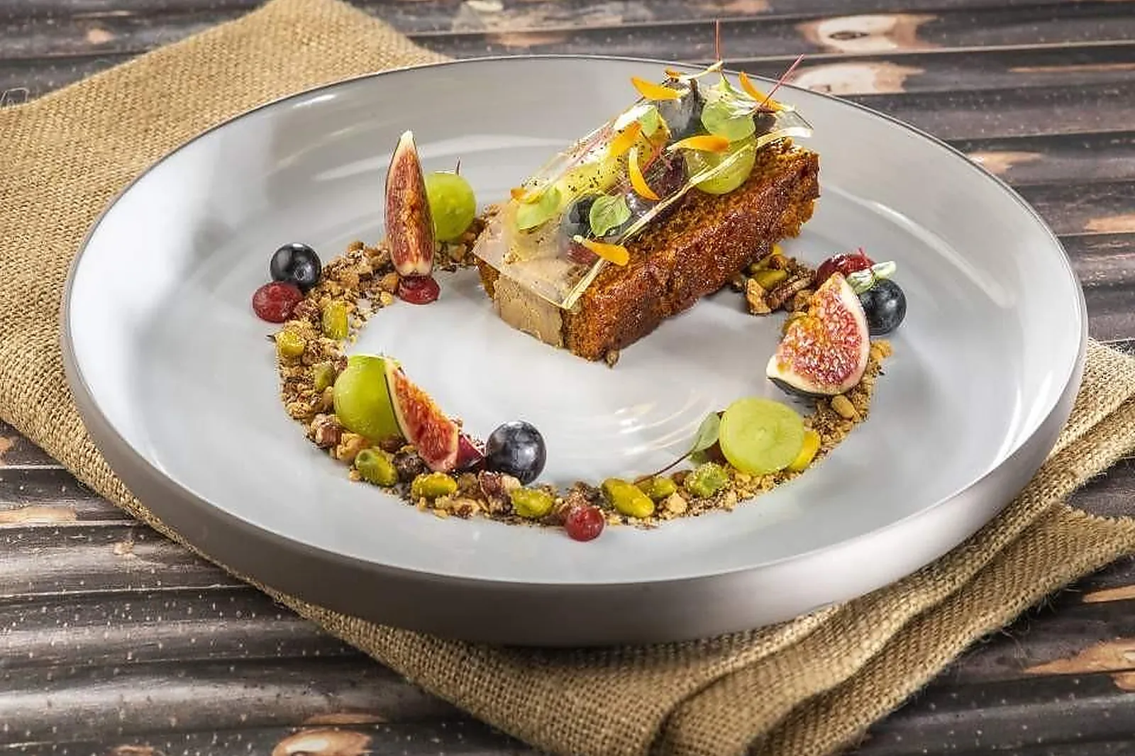 Cafés et Restaurants, RESTAURANTS - SAINT-JULIEN-CHAPTEUIL (HAUTE-LOIRE) : MAISON VIDAL