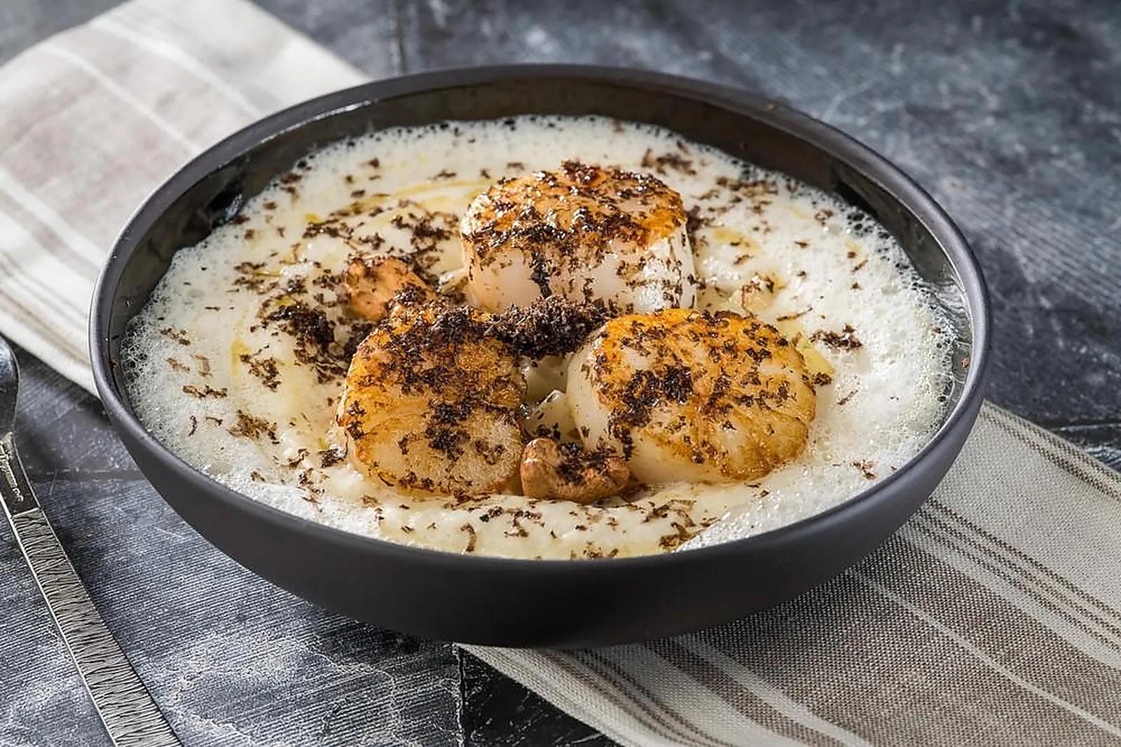 Cafés et Restaurants, RESTAURANTS - SAINT-JULIEN-CHAPTEUIL (HAUTE-LOIRE) : MAISON VIDAL