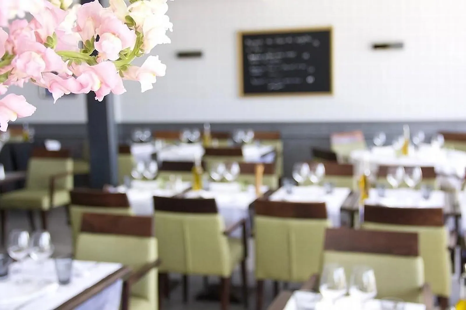 Cafés et Restaurants, RESTAURANTS - SAINT-LAURENT-DU-VAR (ALPES-MARITIMES) : LE SANTL&RSQUO;ANA