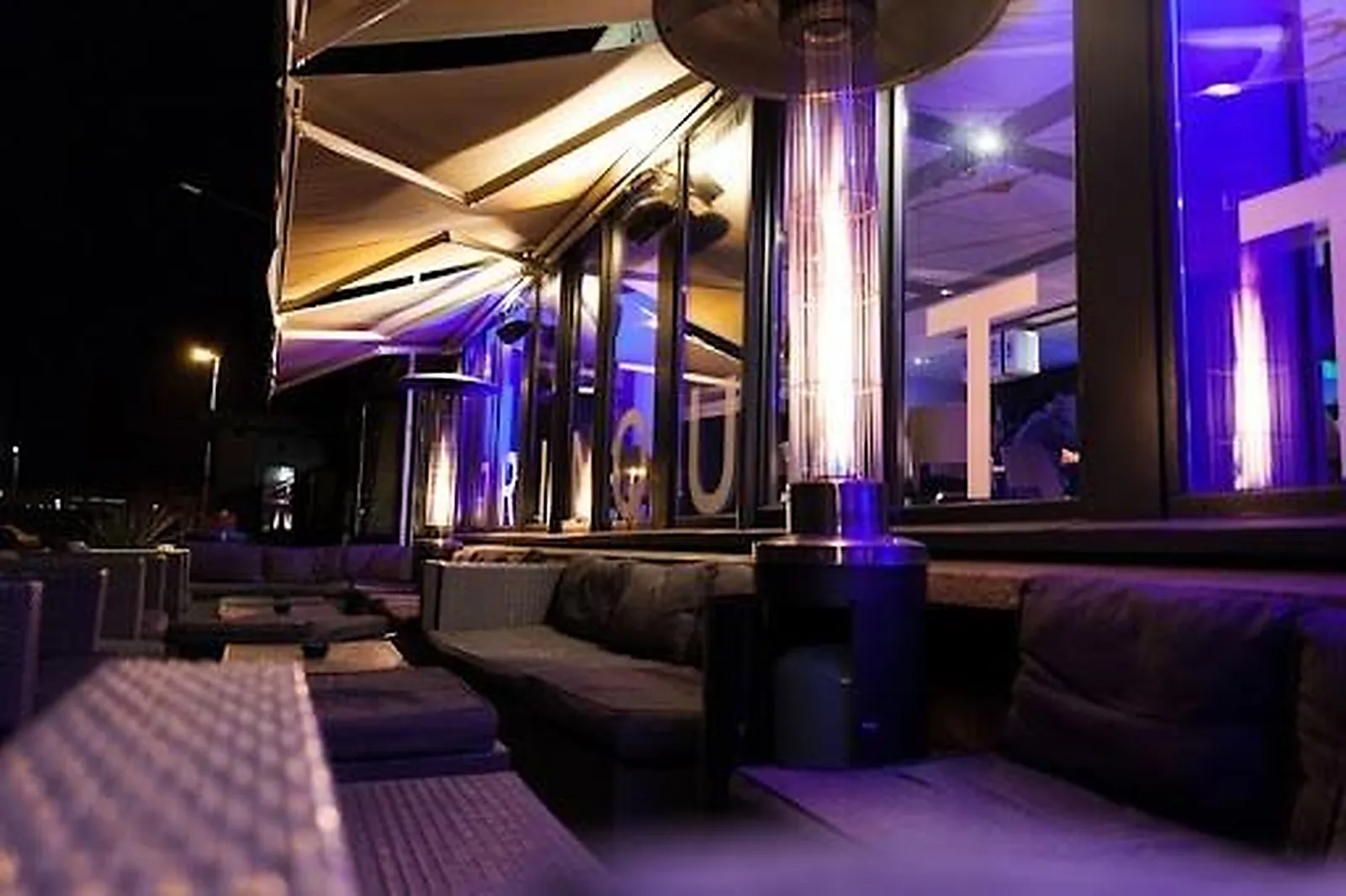 Cafés et Restaurants, RESTAURANTS - SAINT-MALO (ILLE-ET-VILAINE) : LA TRINQUETTE DU YACHT CLUB