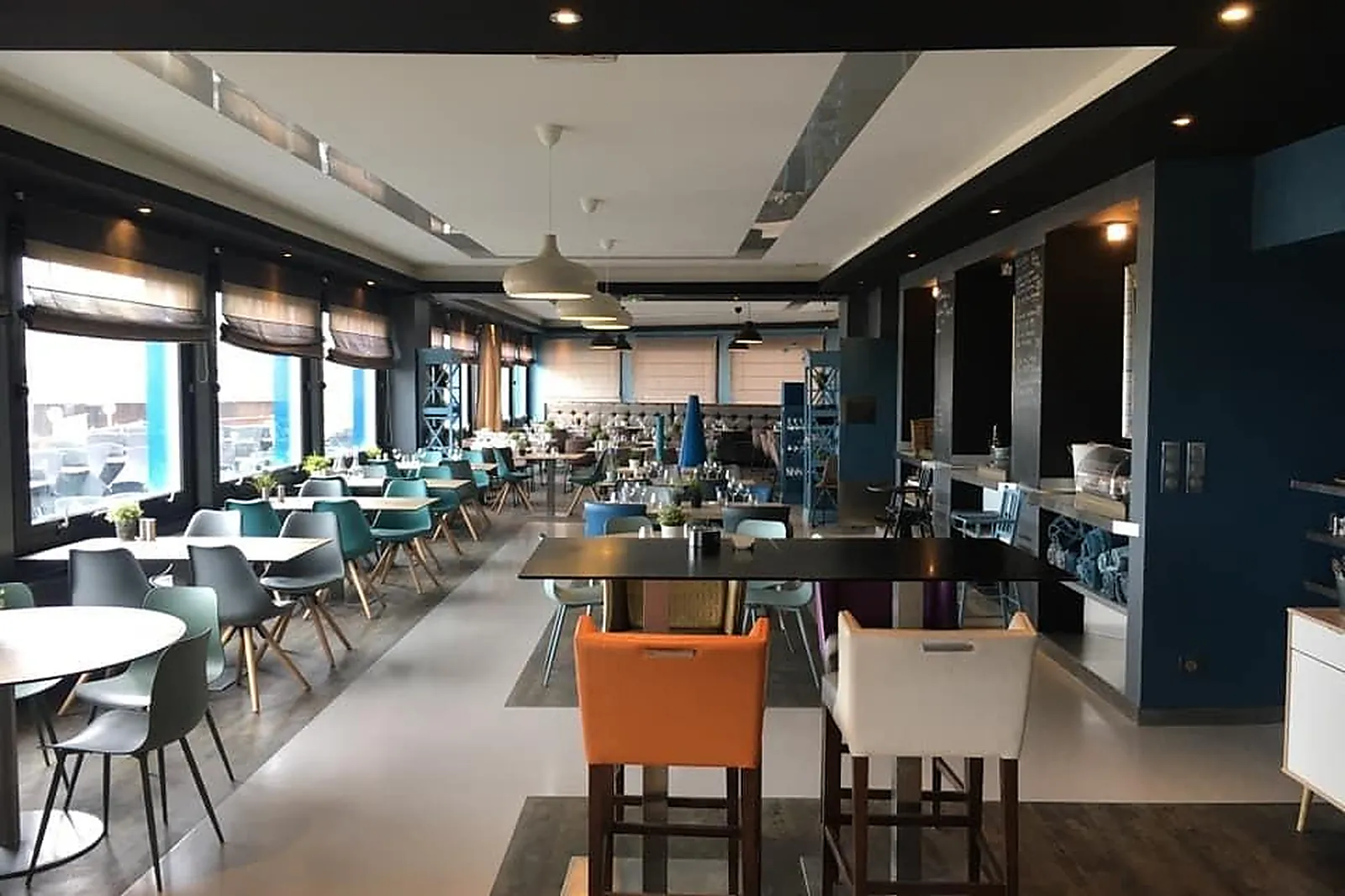 Cafés et Restaurants, RESTAURANTS - SAINT-MARC-SUR-MER (LOIRE-ATLANTIQUE) : LA PLAGE DE MONSIEUR HULOT