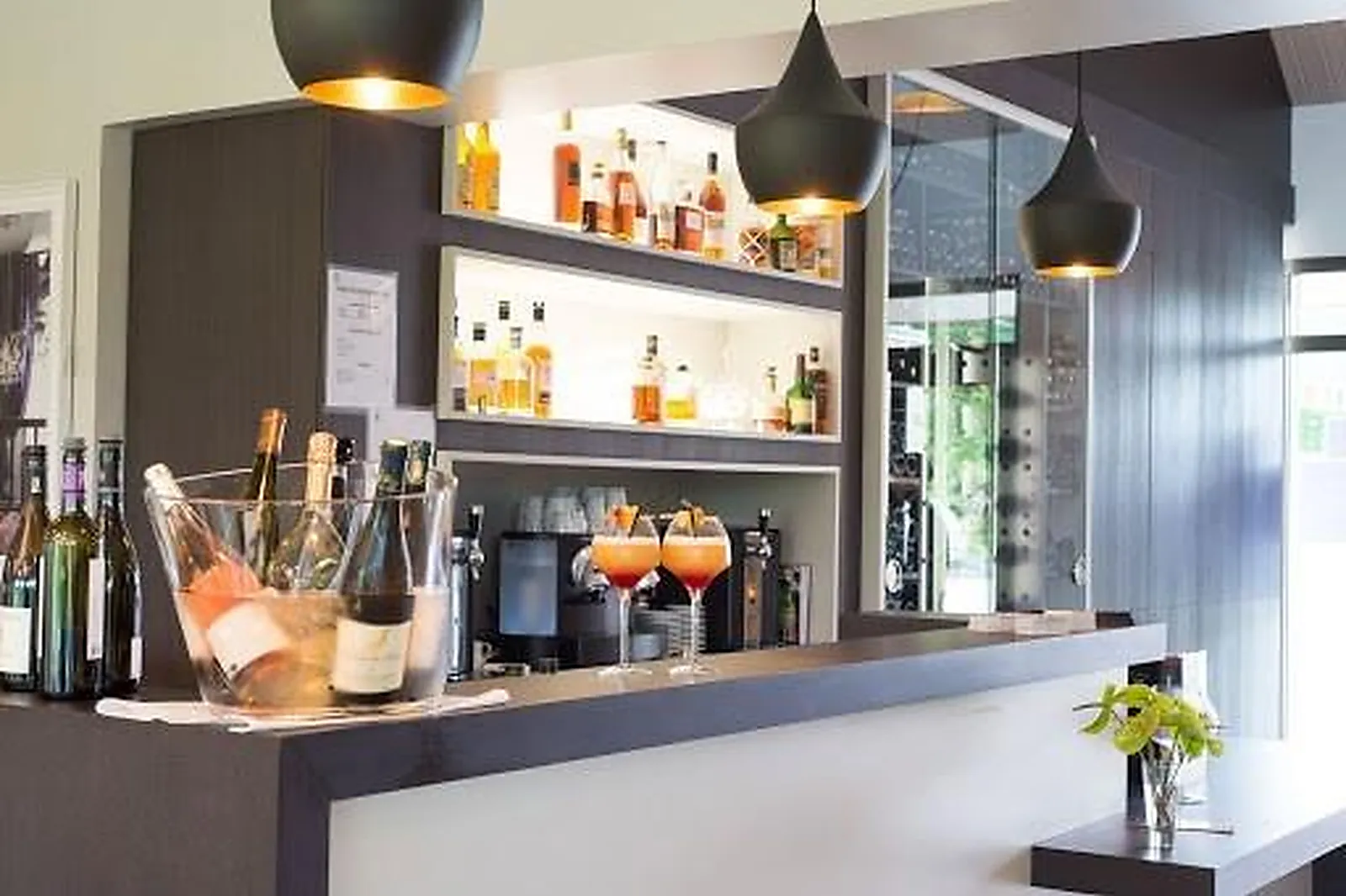 Cafés et Restaurants, RESTAURANTS - SAINT-MARTIN-DES-CHAMPS (MANCHE) : BISTROT TOQUES