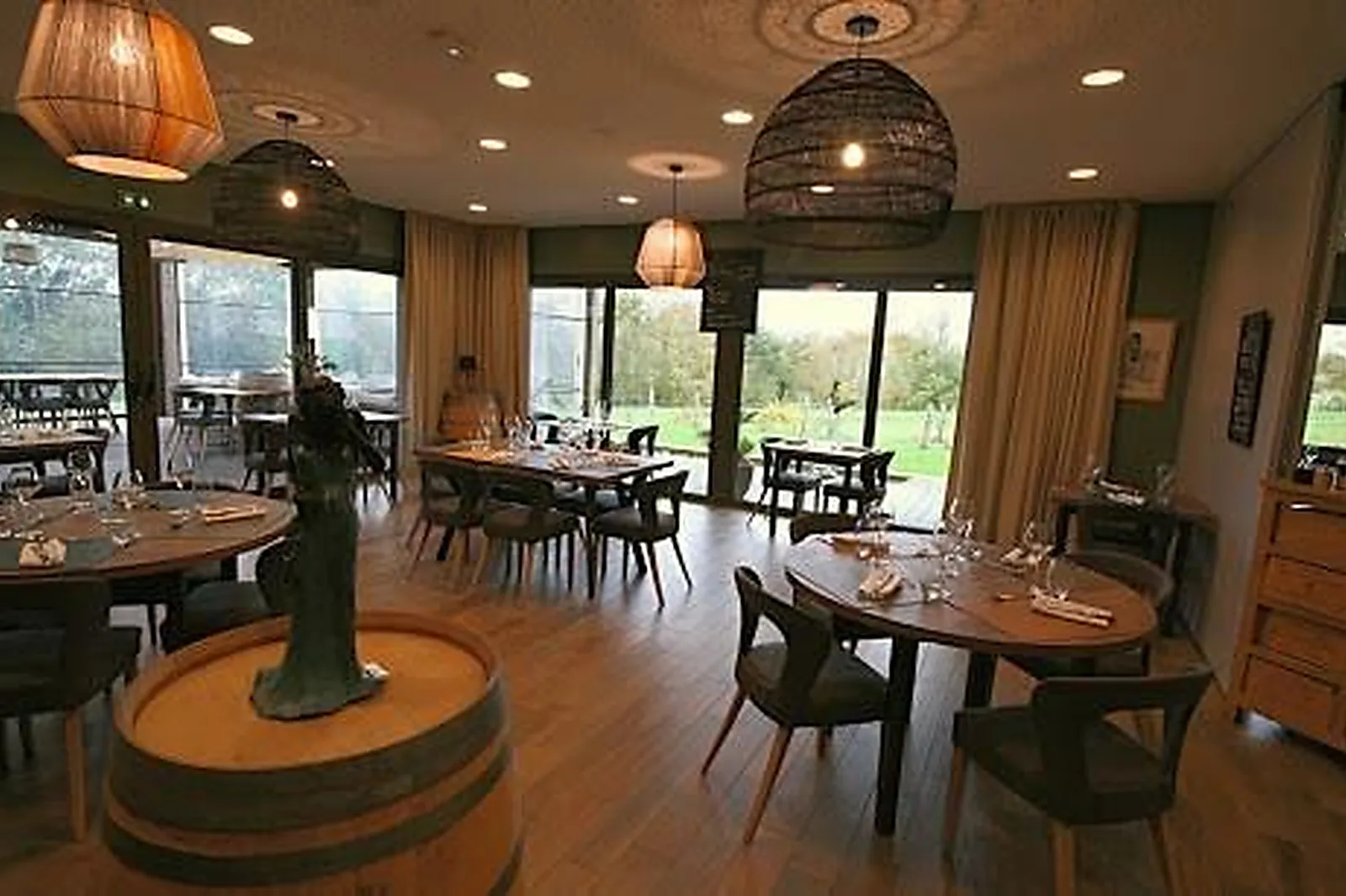 Cafés et Restaurants, RESTAURANTS - SAINT-MARTIN-DES-CHAMPS (MANCHE) : BISTROT TOQUES