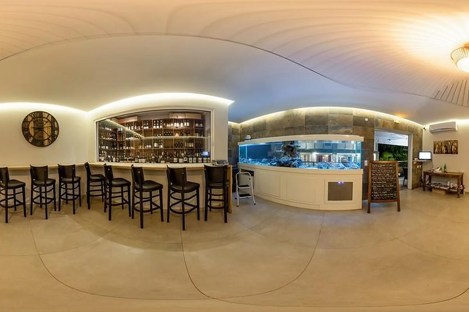 Cafés et Restaurants, RESTAURANTS - SAINT-MARTIN (GUADELOUPE) : OCEAN 82