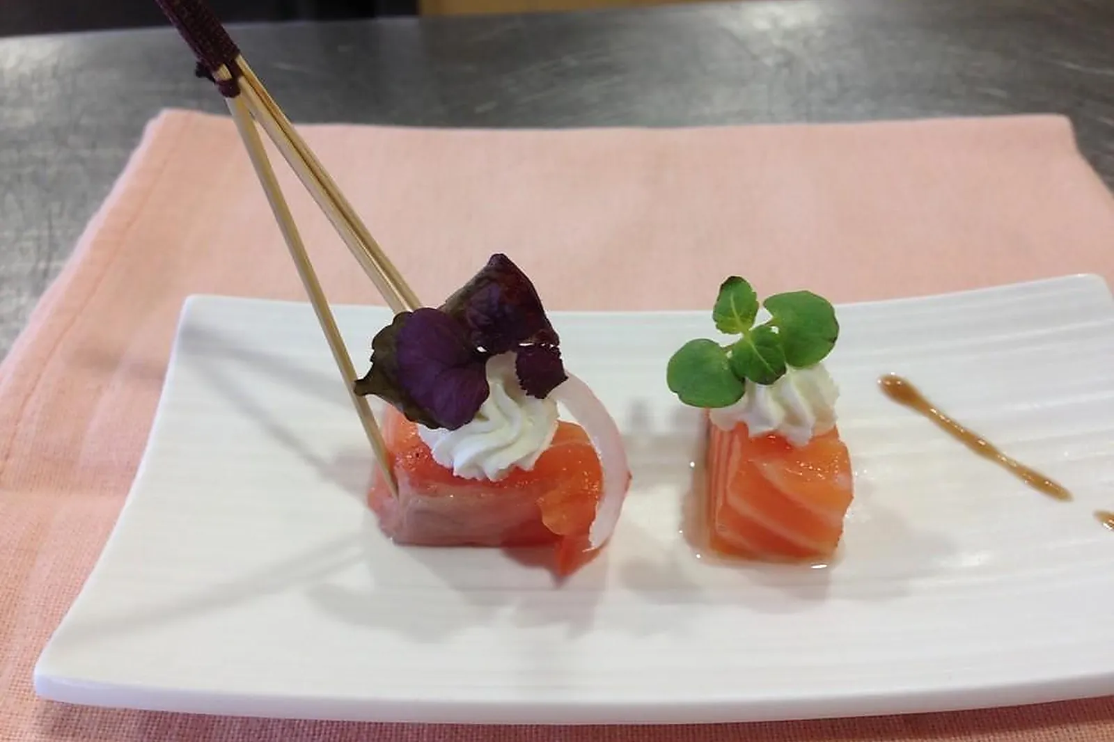 Cafés et Restaurants, RESTAURANTS - SAINT-MICHEL-EN-L-HERM (VENDÉE) : LA ROSE TRÉMIÈRE