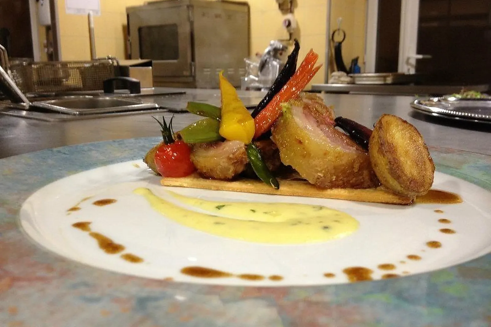 Cafés et Restaurants, RESTAURANTS - SAINT-MICHEL-EN-L-HERM (VENDÉE) : LA ROSE TRÉMIÈRE