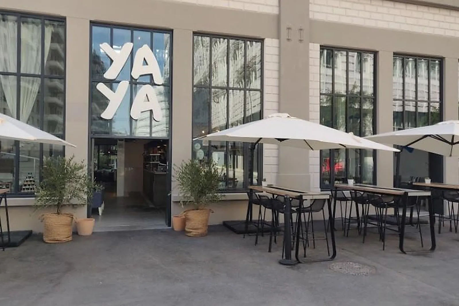 Cafés et Restaurants, RESTAURANTS - SAINT-OUEN (SEINE-SAINT-DENIS) : YAYA SAINT-OUEN