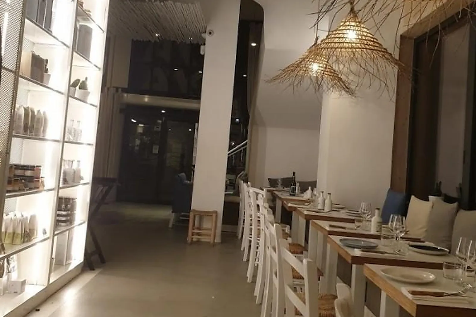 Cafés et Restaurants, RESTAURANTS - SAINT-OUEN (SEINE-SAINT-DENIS) : YAYA SAINT-OUEN