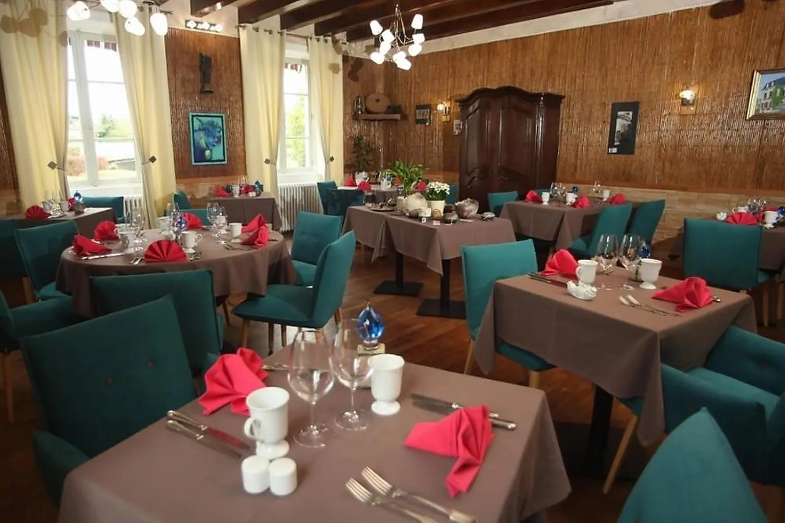 Cafés et Restaurants, RESTAURANTS - SAINT-PRIEST-TAURION (HAUTE-VIENNE) : RELAIS TAURION