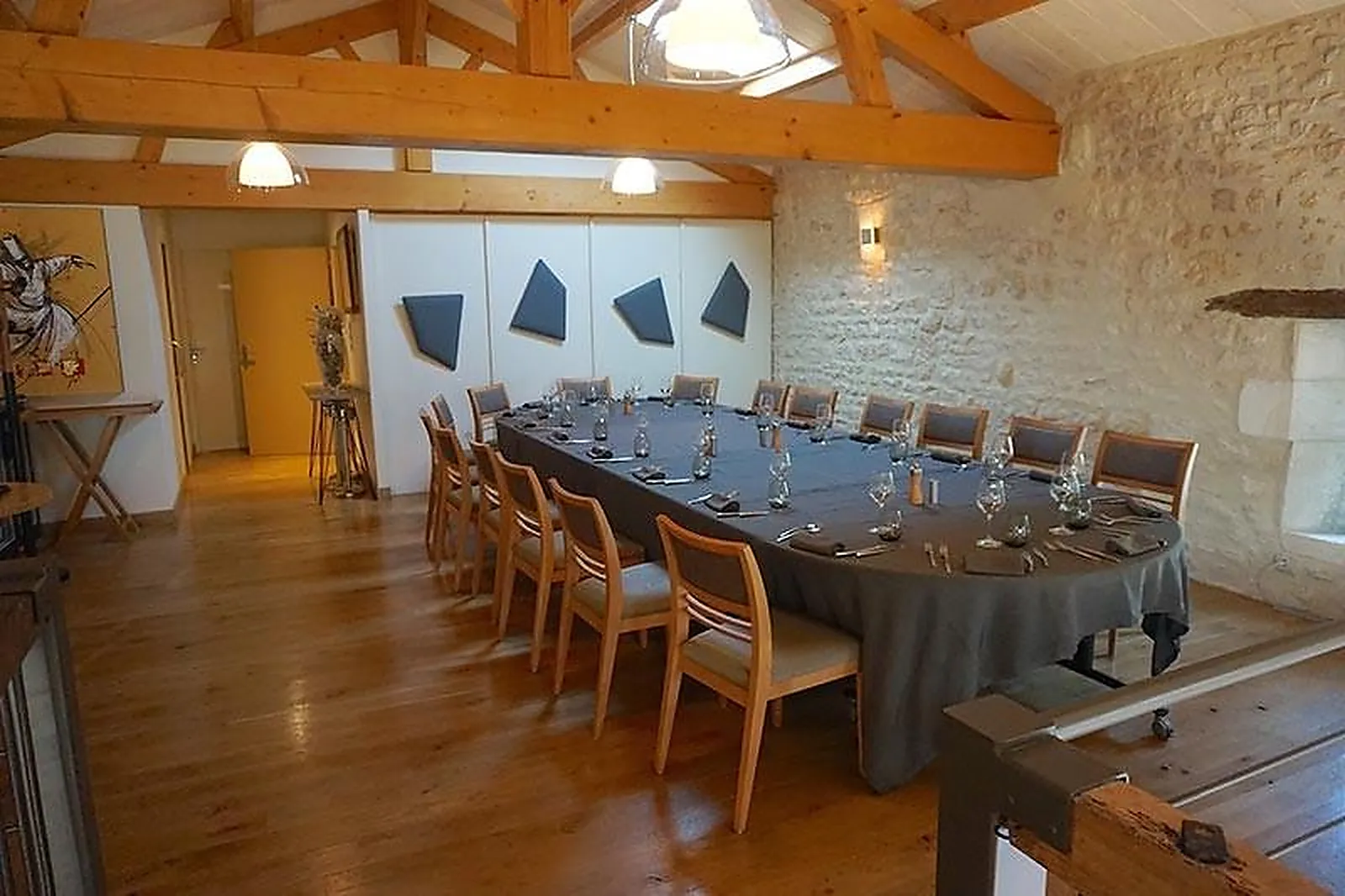 Cafés et Restaurants, RESTAURANTS - SAINT-ROGATIEN (CHARENTE-MARITIME) : LA PIERREVUE