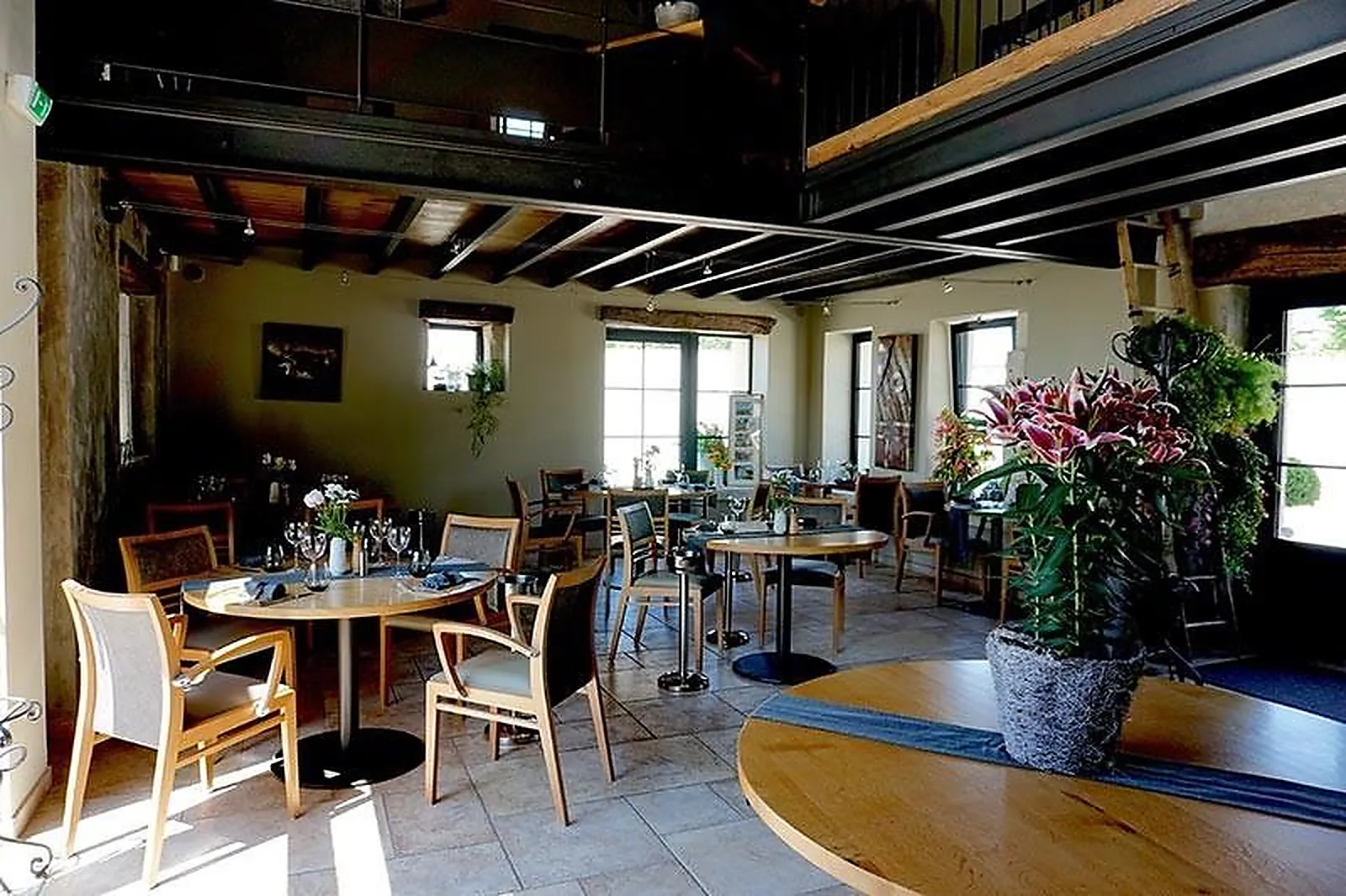 Cafés et Restaurants, RESTAURANTS - SAINT-ROGATIEN (CHARENTE-MARITIME) : LA PIERREVUE