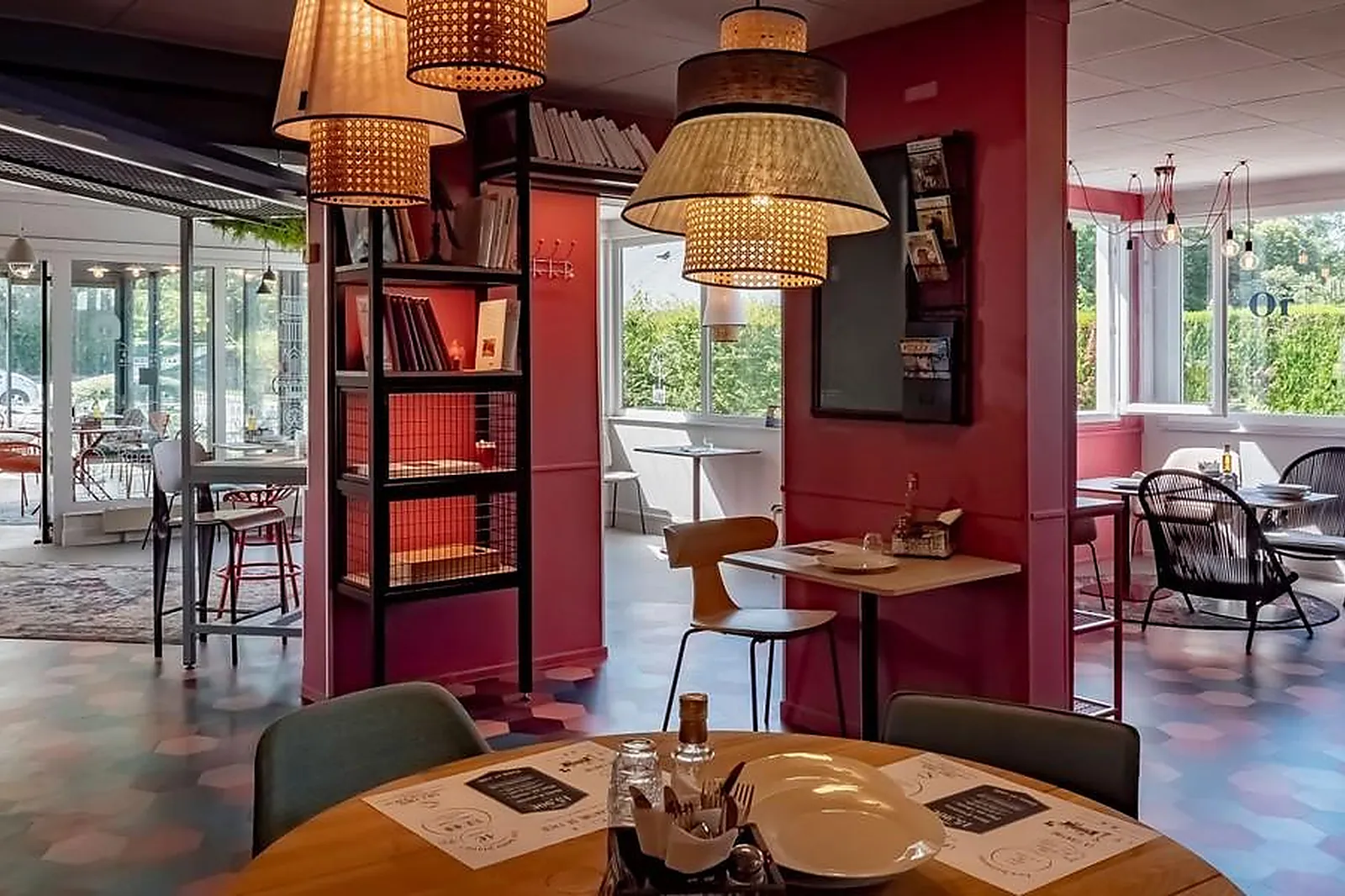 Cafés et Restaurants, RESTAURANTS - SARAN (LOIRET) : LA CANTINE DE FRED SARAN