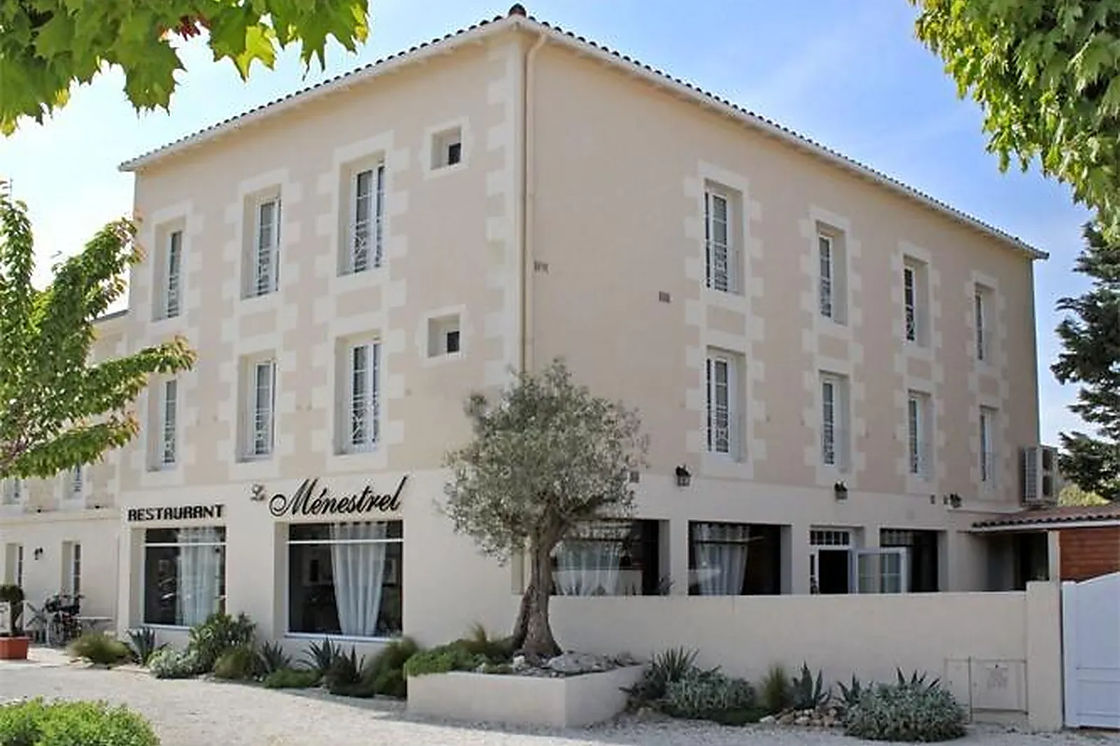 Cafés et Restaurants, RESTAURANTS - SAUJON (CHARENTE-MARITIME) : RESTAURANT ROSELIÈRES