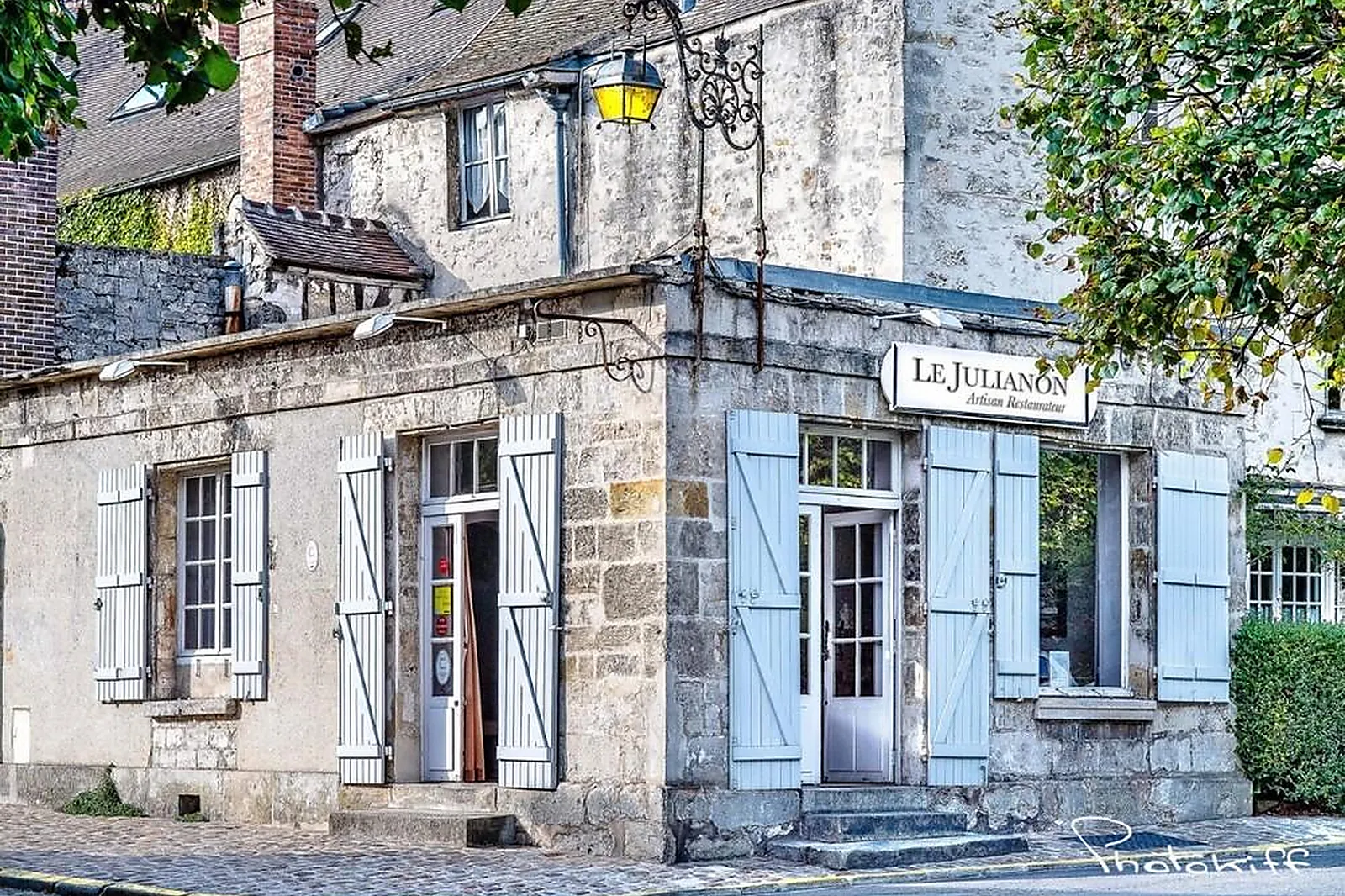 Cafés et Restaurants, RESTAURANTS - SENLIS (OISE) : LE JULIANON