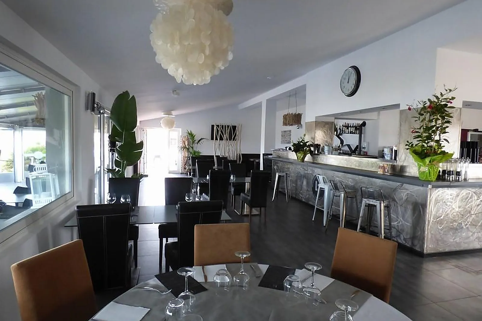 Cafés et Restaurants, RESTAURANTS - SIX-FOURS-LES-PLAGES (VAR) : LA TERRASSE