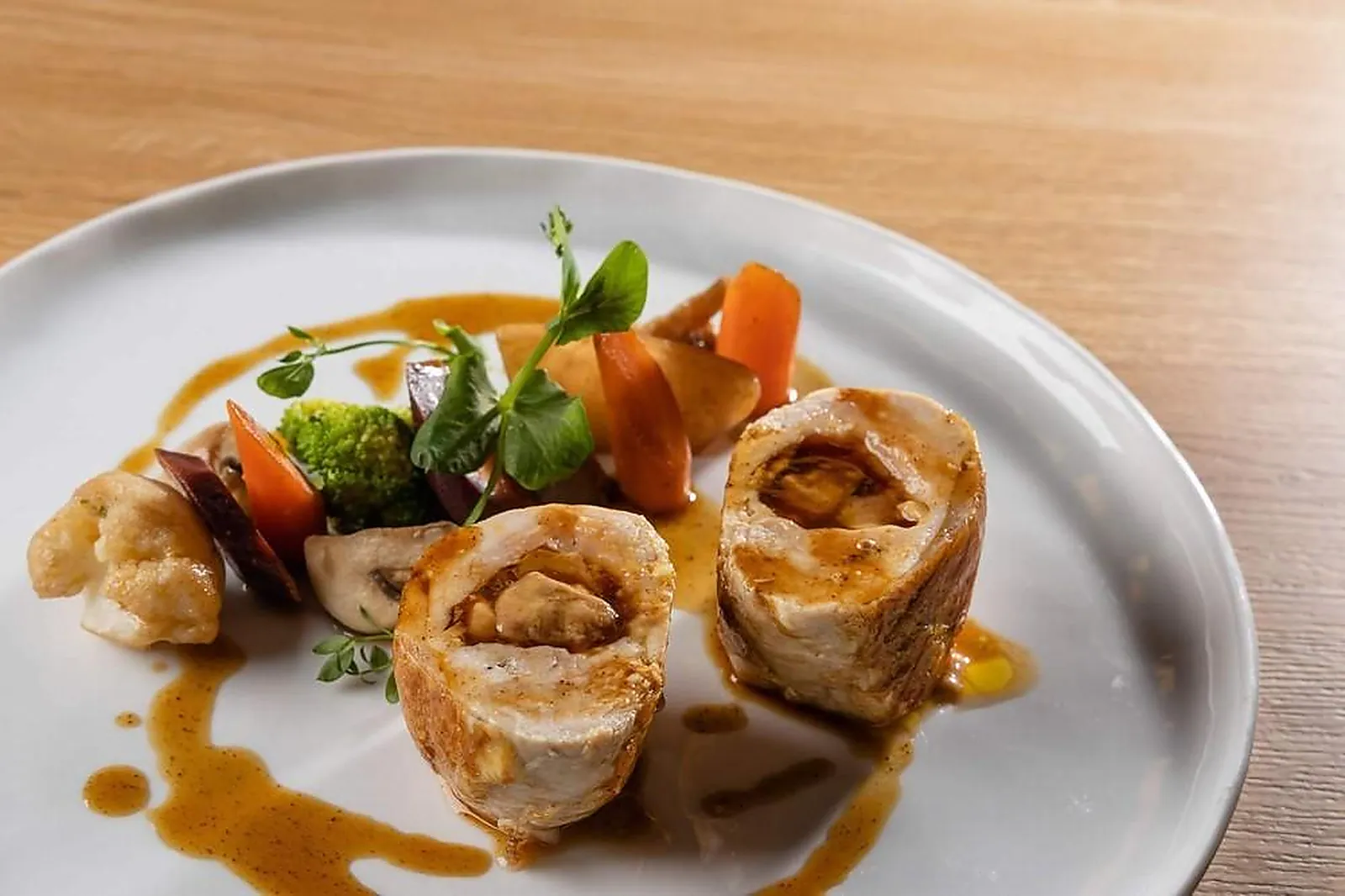 Cafés et Restaurants, RESTAURANTS - SORGUES (VAUCLUSE) : LA TABLE DE SORGUES