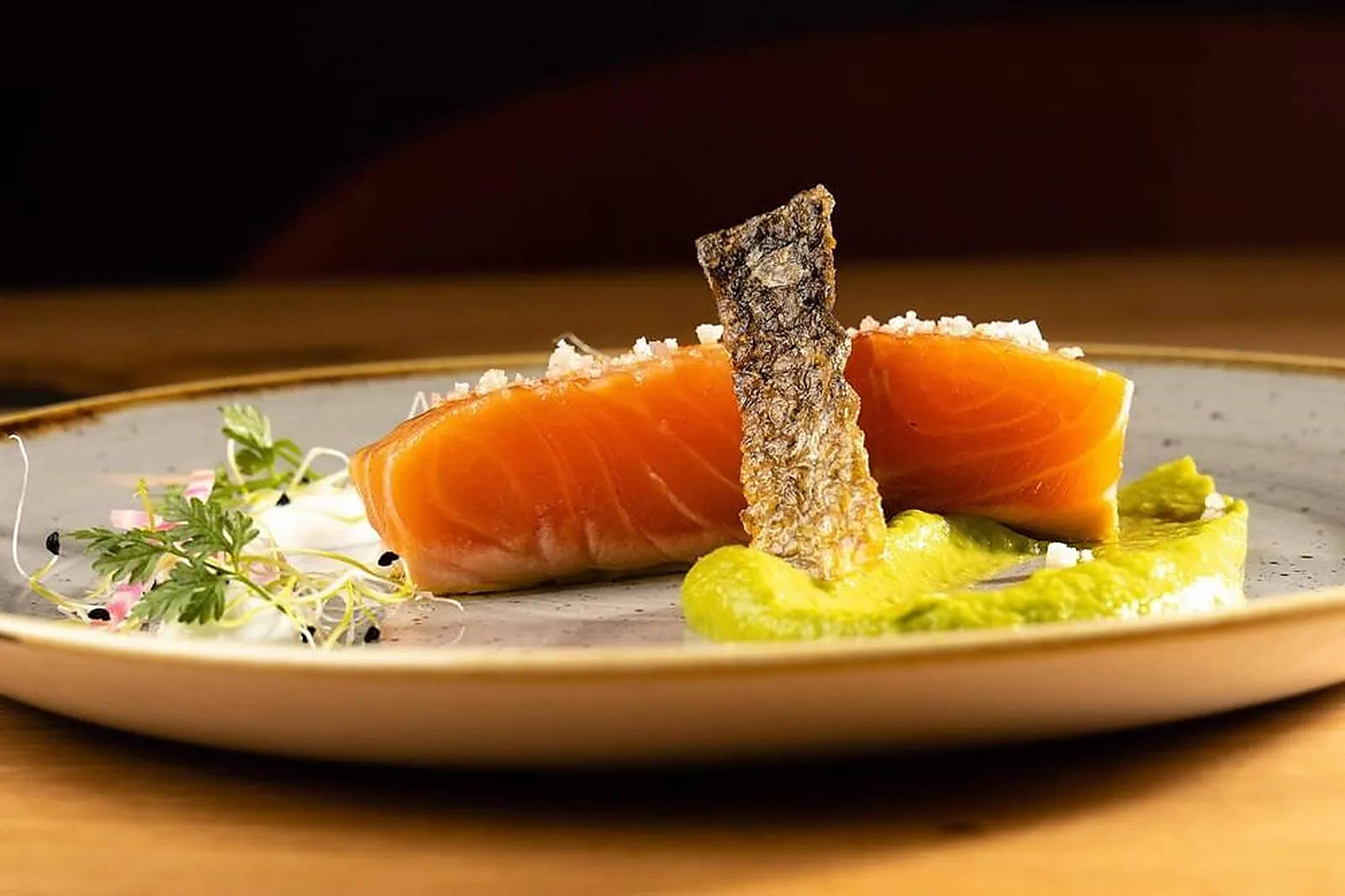 Cafés et Restaurants, RESTAURANTS - SORGUES (VAUCLUSE) : LA TABLE DE SORGUES