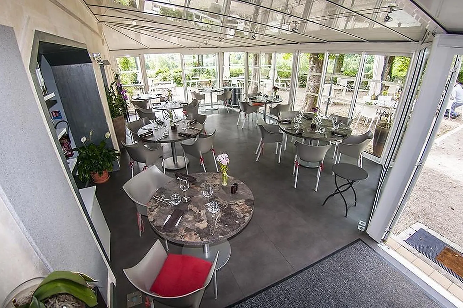 Cafés et Restaurants, RESTAURANTS - SOYAUX (CHARENTE) : LA CIGOGNE