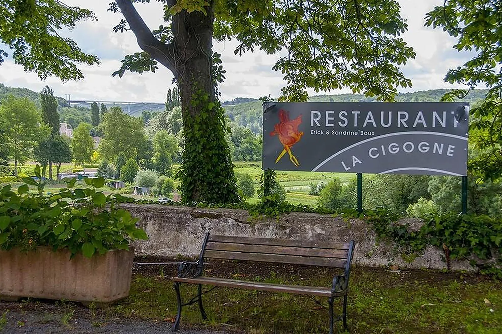 Cafés et Restaurants, RESTAURANTS - SOYAUX (CHARENTE) : LA CIGOGNE