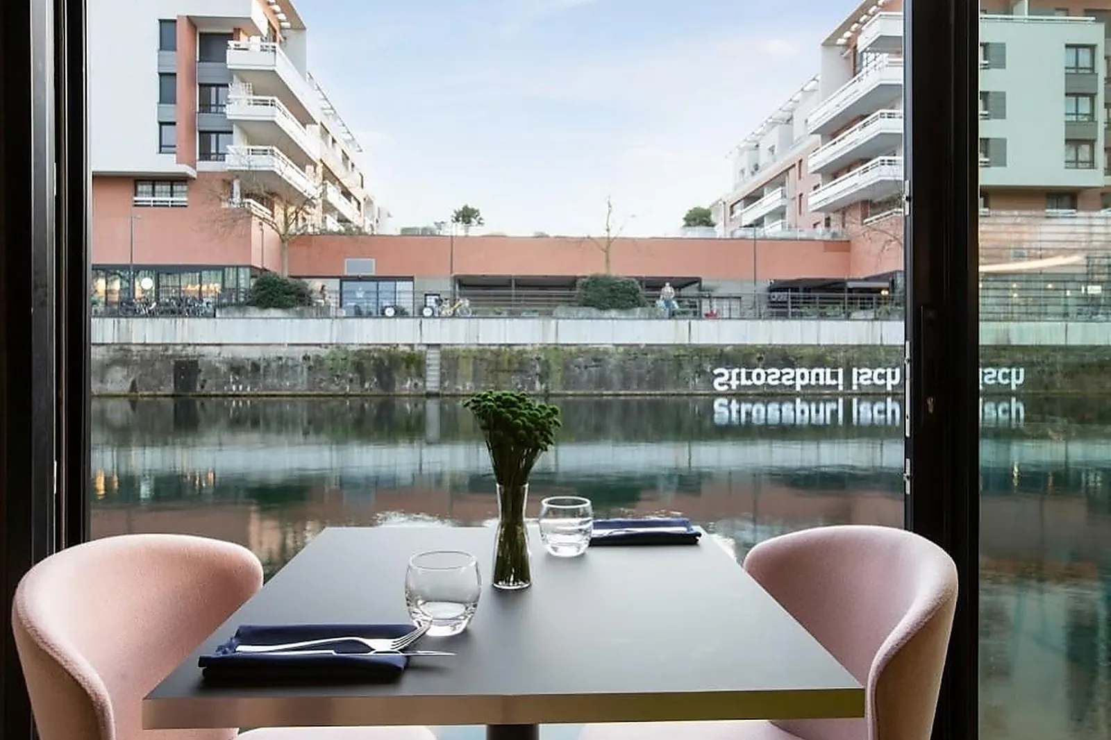 Cafés et Restaurants, RESTAURANTS - STRASBOURG (BAS-RHIN) : BLUE FLAMINGO