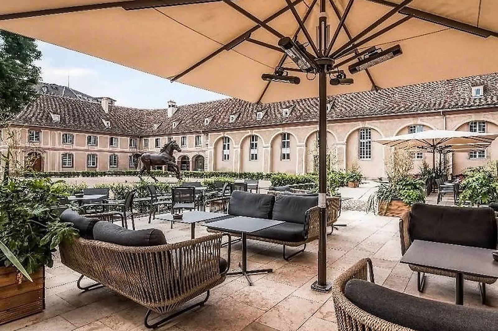 Cafés et Restaurants, RESTAURANTS - STRASBOURG (BAS-RHIN) : LES HARAS BRASSERIE