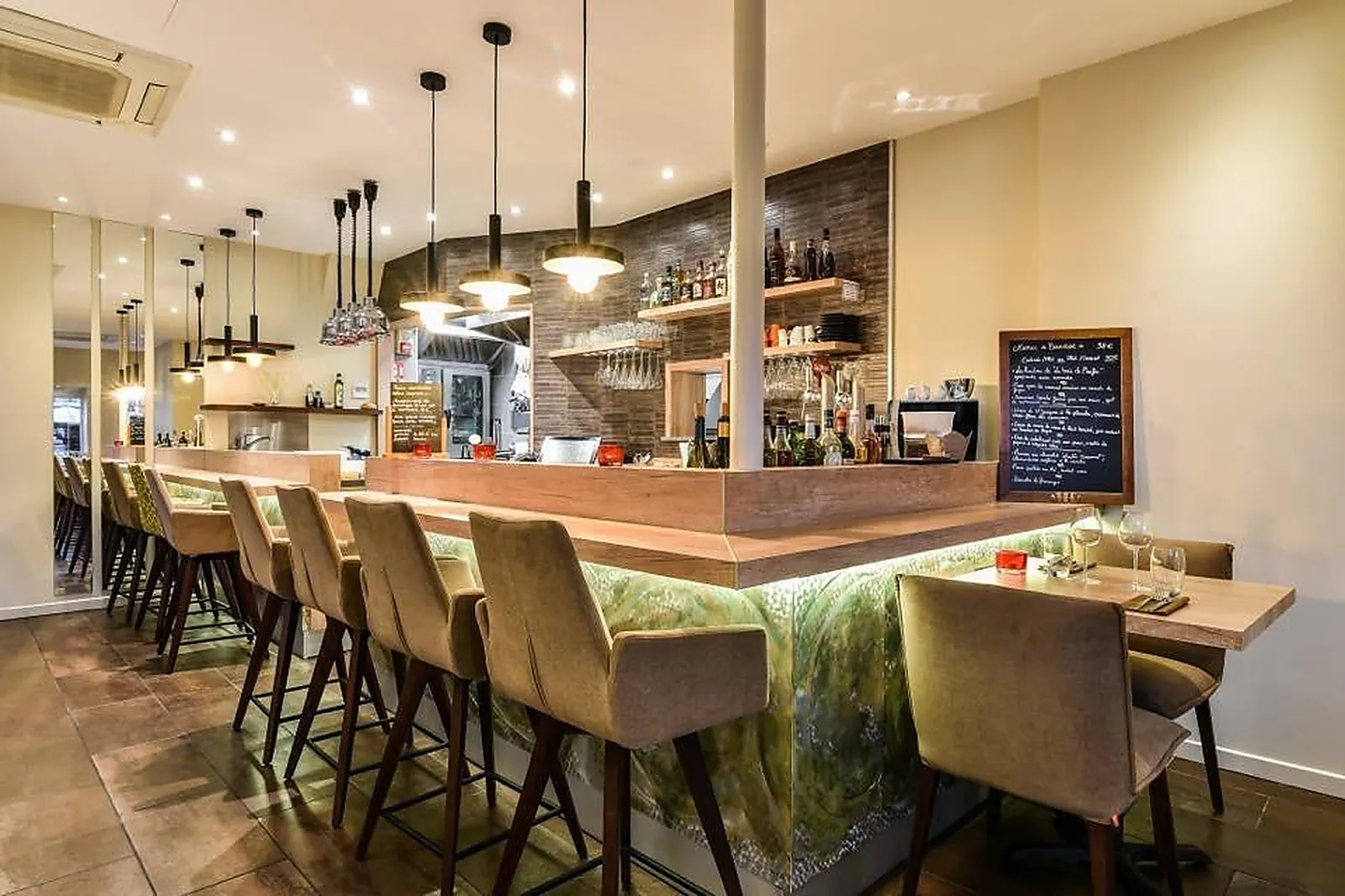 Cafés et Restaurants, RESTAURANTS - STRASBOURG (BAS-RHIN) : MADEMOISELLE 10