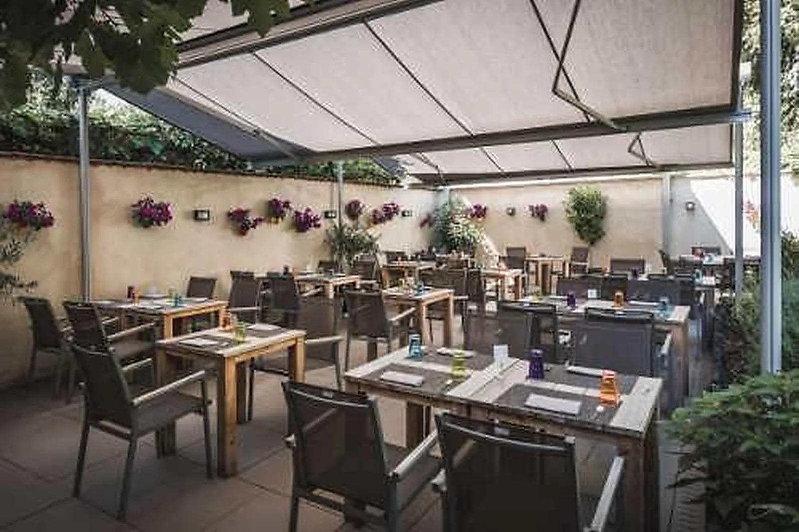 Cafés et Restaurants, RESTAURANTS - STRASBOURG (BAS-RHIN) : ZUEM YSEHUET