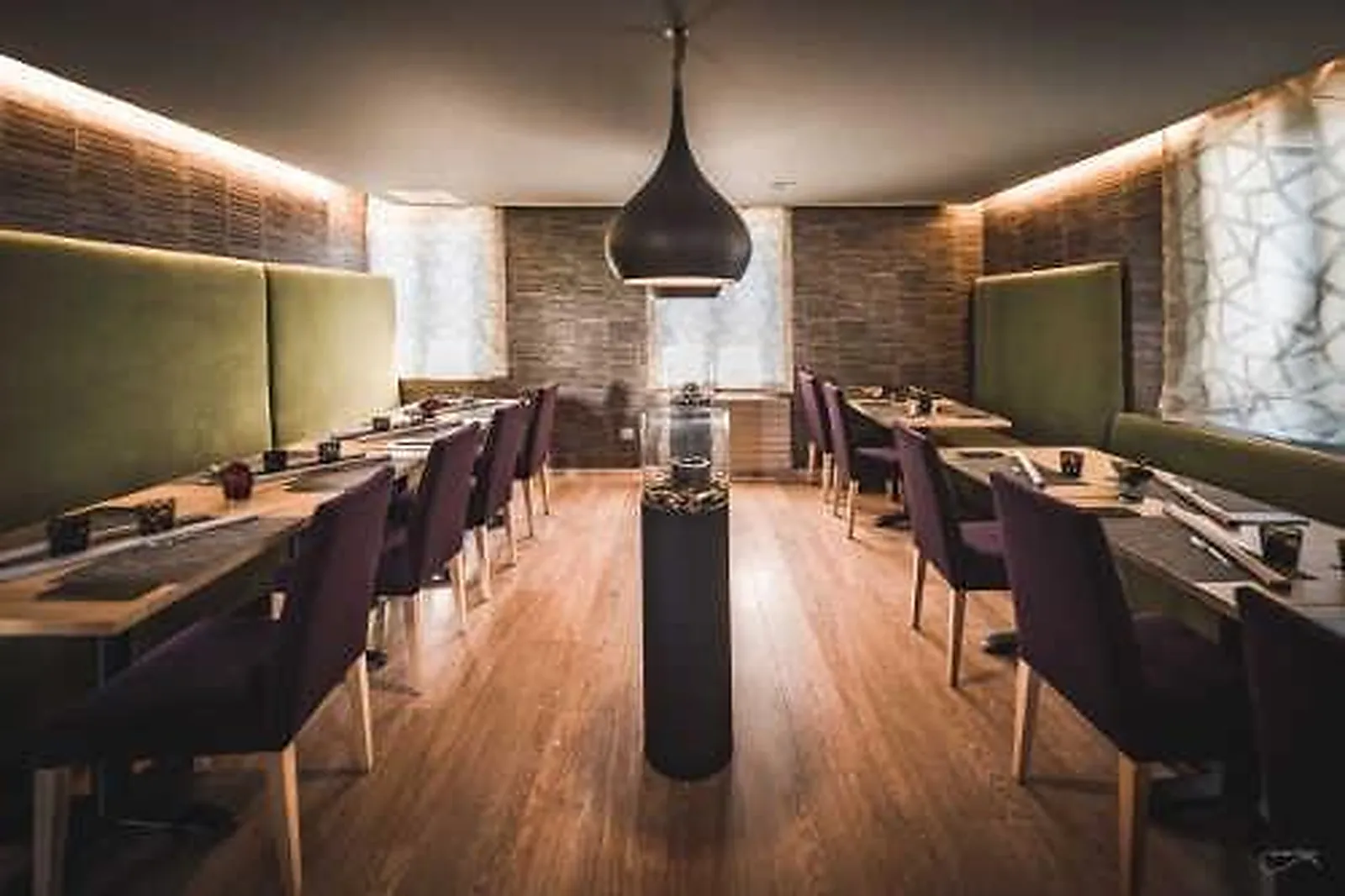 Cafés et Restaurants, RESTAURANTS - STRASBOURG (BAS-RHIN) : ZUEM YSEHUET