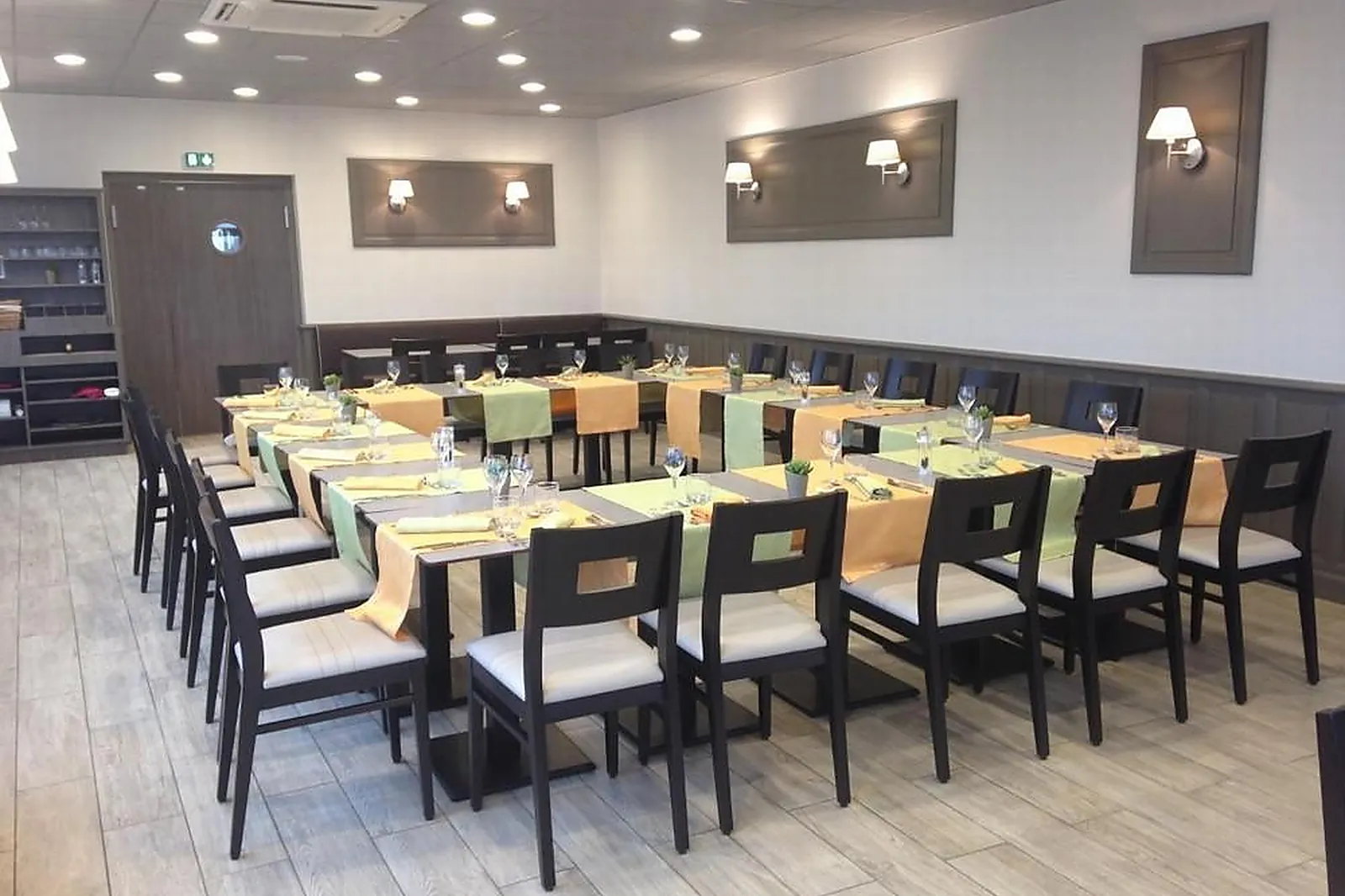 Cafés et Restaurants, RESTAURANTS - SULLY-SUR-LOIRE (LOIRET) : ENTRE LOIRE ET SOLOGNE