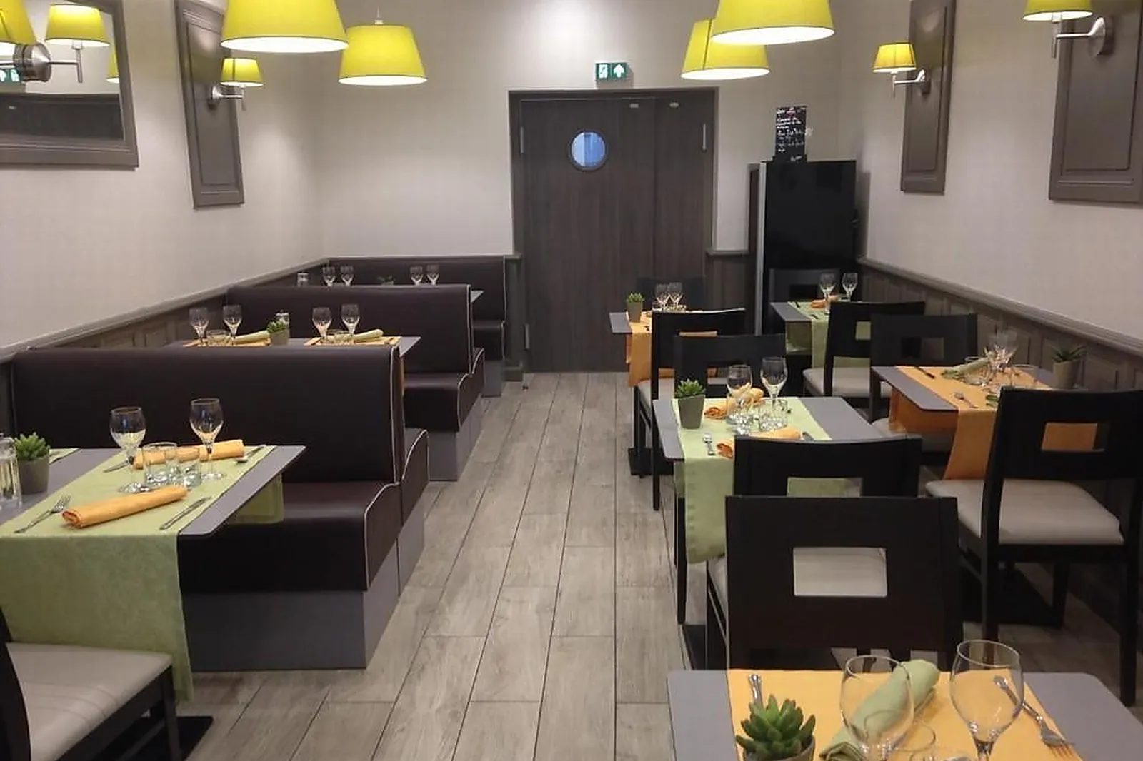 Cafés et Restaurants, RESTAURANTS - SULLY-SUR-LOIRE (LOIRET) : ENTRE LOIRE ET SOLOGNE