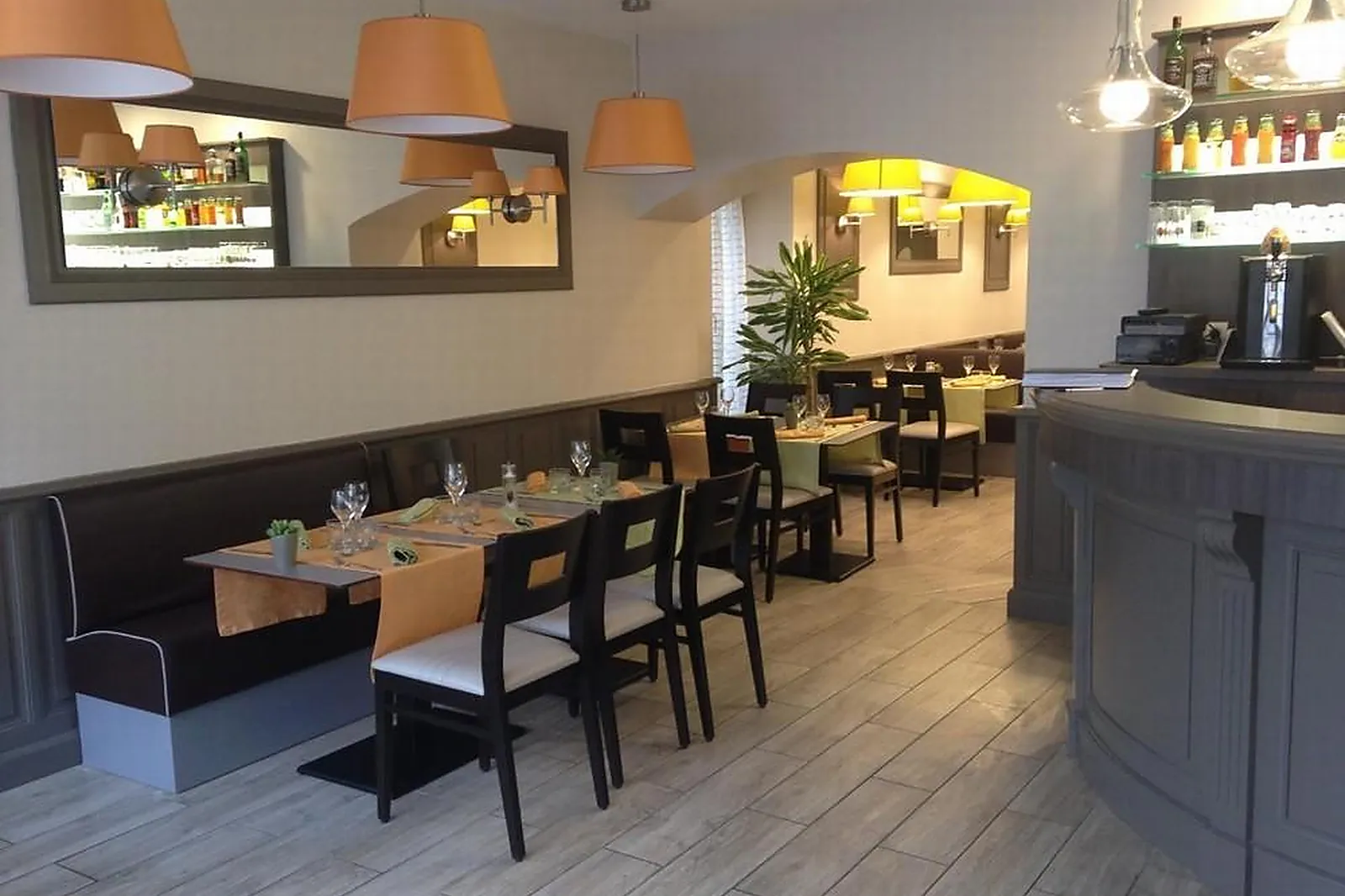 Cafés et Restaurants, RESTAURANTS - SULLY-SUR-LOIRE (LOIRET) : ENTRE LOIRE ET SOLOGNE