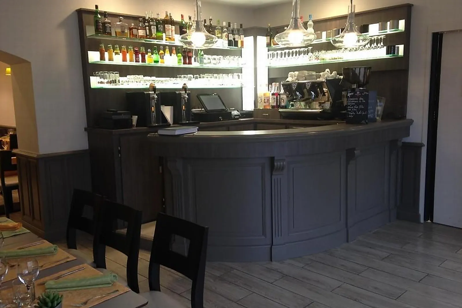 Cafés et Restaurants, RESTAURANTS - SULLY-SUR-LOIRE (LOIRET) : ENTRE LOIRE ET SOLOGNE