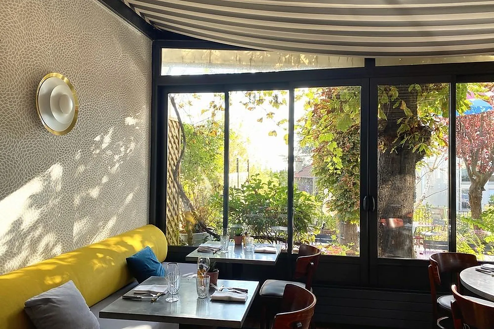 Cafés et Restaurants, RESTAURANTS - SURESNES (HAUTS-DE-SEINE) : AU PÈRE LAPIN