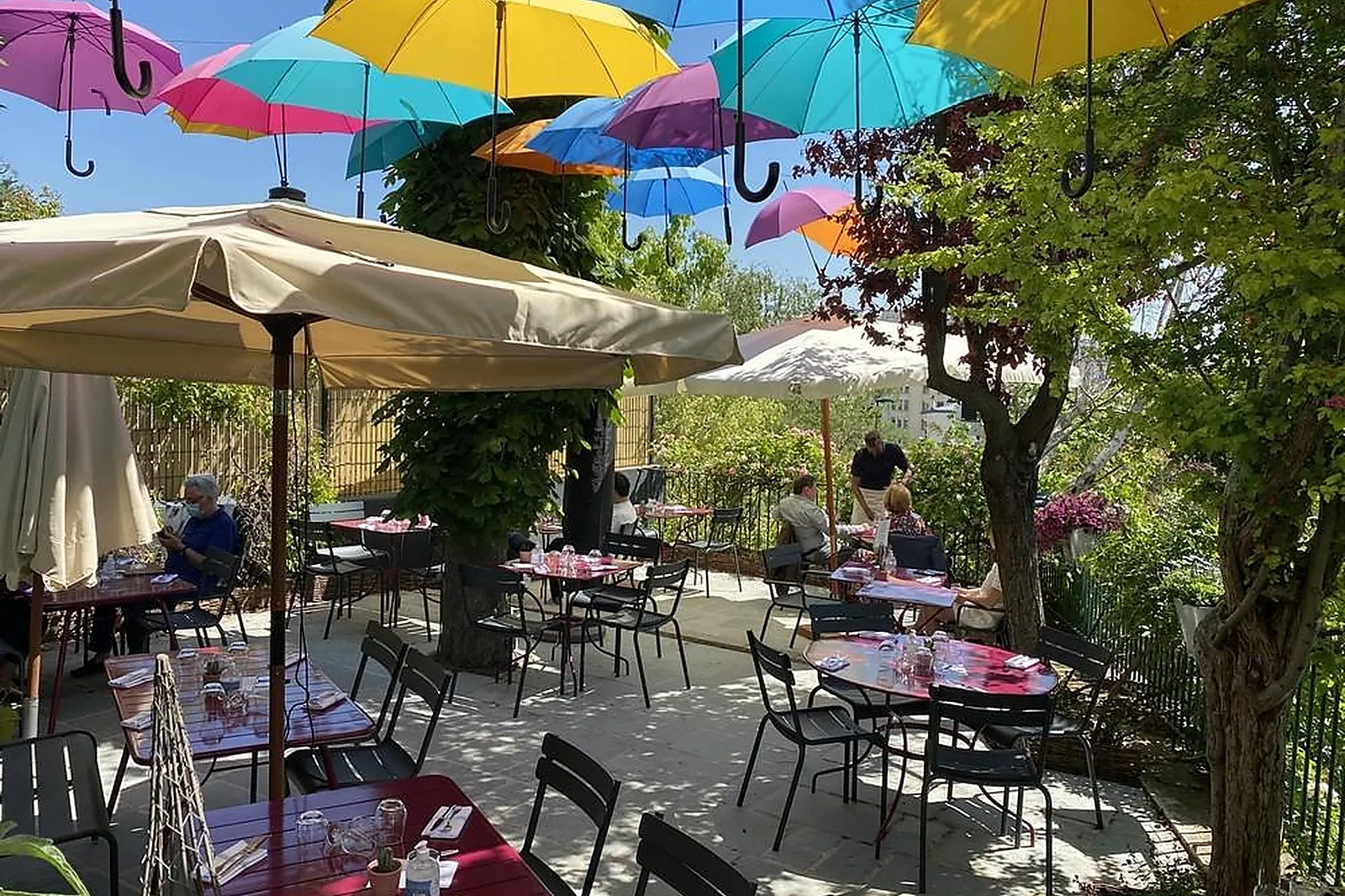 Cafés et Restaurants, RESTAURANTS - SURESNES (HAUTS-DE-SEINE) : AU PÈRE LAPIN