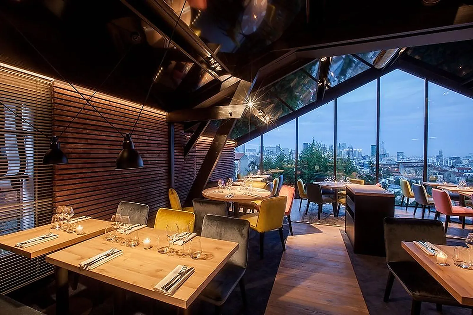 Cafés et Restaurants, RESTAURANTS - SURESNES (HAUTS-DE-SEINE) : BISTROT LA HAUT