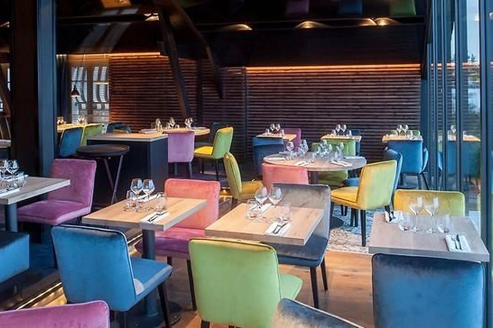 Cafés et Restaurants, RESTAURANTS - SURESNES (HAUTS-DE-SEINE) : BISTROT LA HAUT