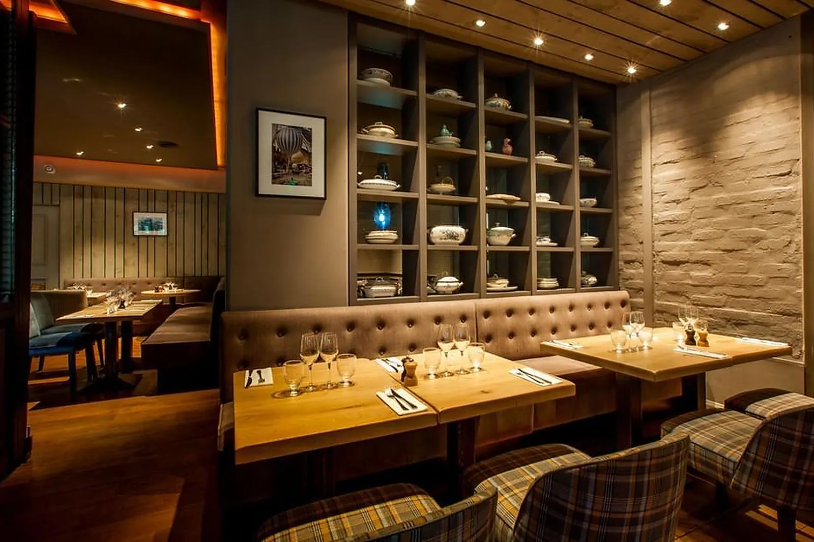 Cafés et Restaurants, RESTAURANTS - SURESNES (HAUTS-DE-SEINE) : MACAILLE