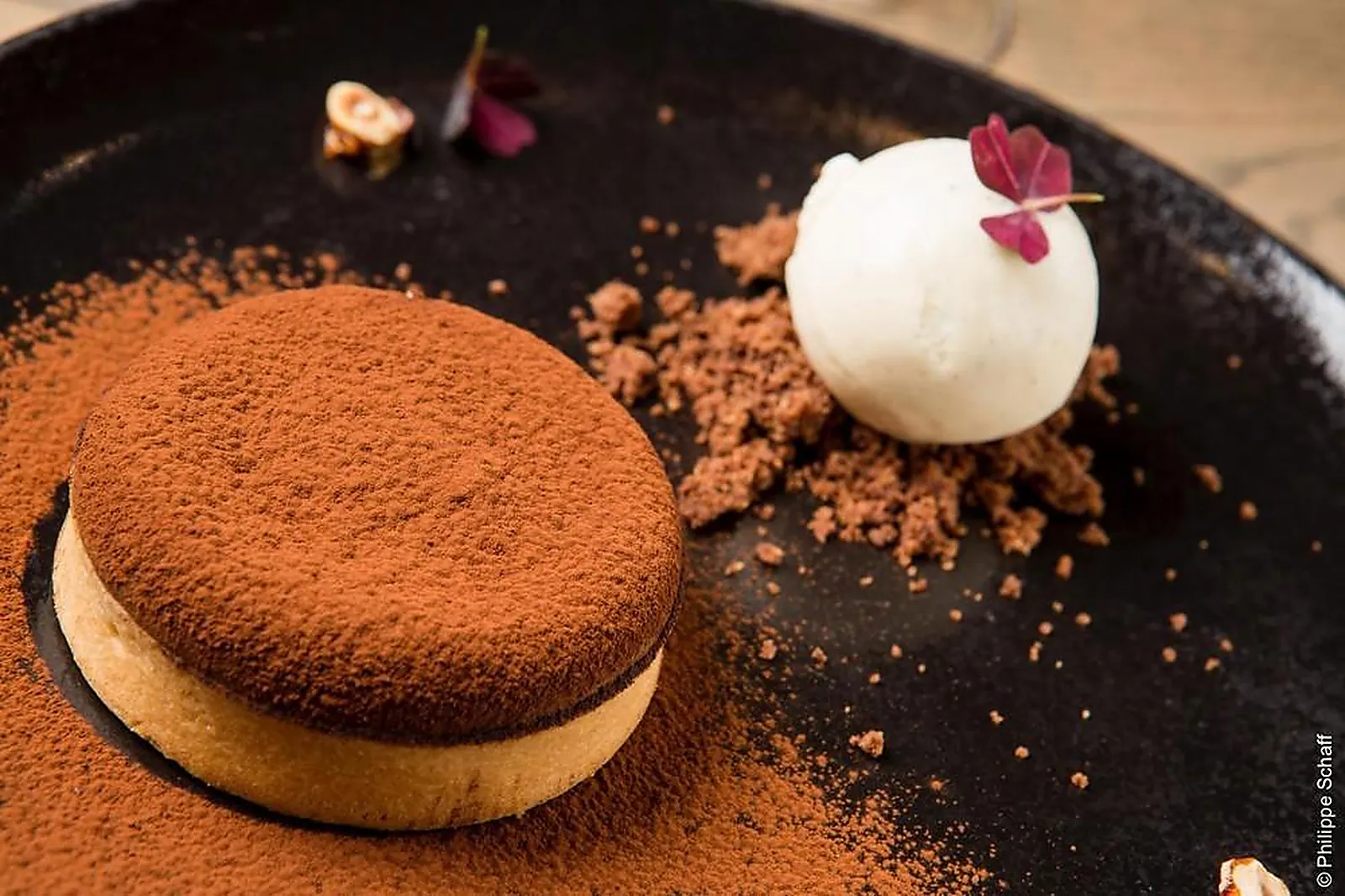 Cafés et Restaurants, RESTAURANTS - SURESNES (HAUTS-DE-SEINE) : MACAILLE