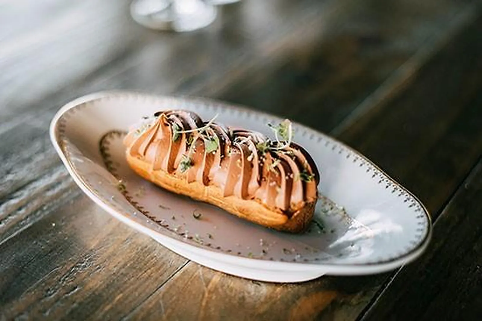 Cafés et Restaurants, RESTAURANTS - SURESNES (HAUTS-DE-SEINE) : MACAILLE