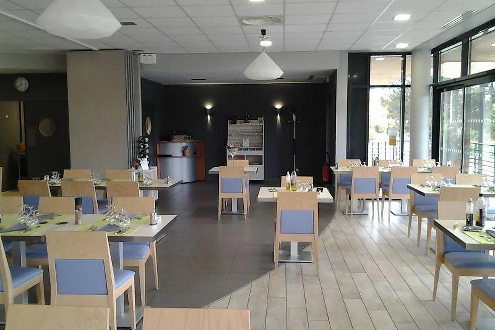 Cafés et Restaurants, RESTAURANTS - SAINT-VULBAS (AIN) : LA ROTONDE