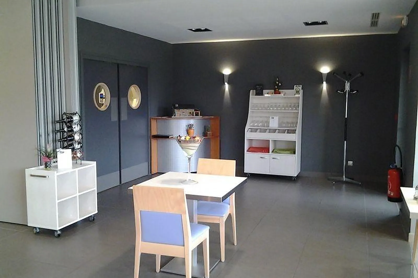 Cafés et Restaurants, RESTAURANTS - SAINT-VULBAS (AIN) : LA ROTONDE