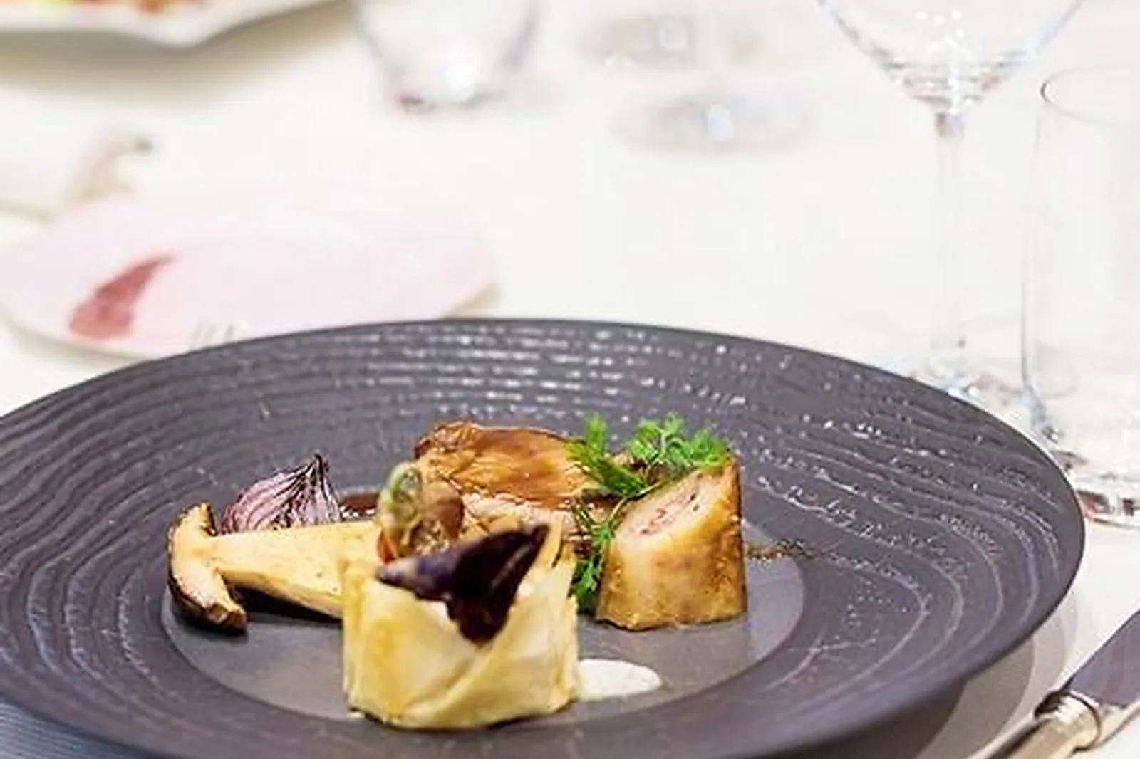 Cafés et Restaurants, RESTAURANTS - TARARE (RHÔNE) : RESTAURANT JEAN BROUILLY